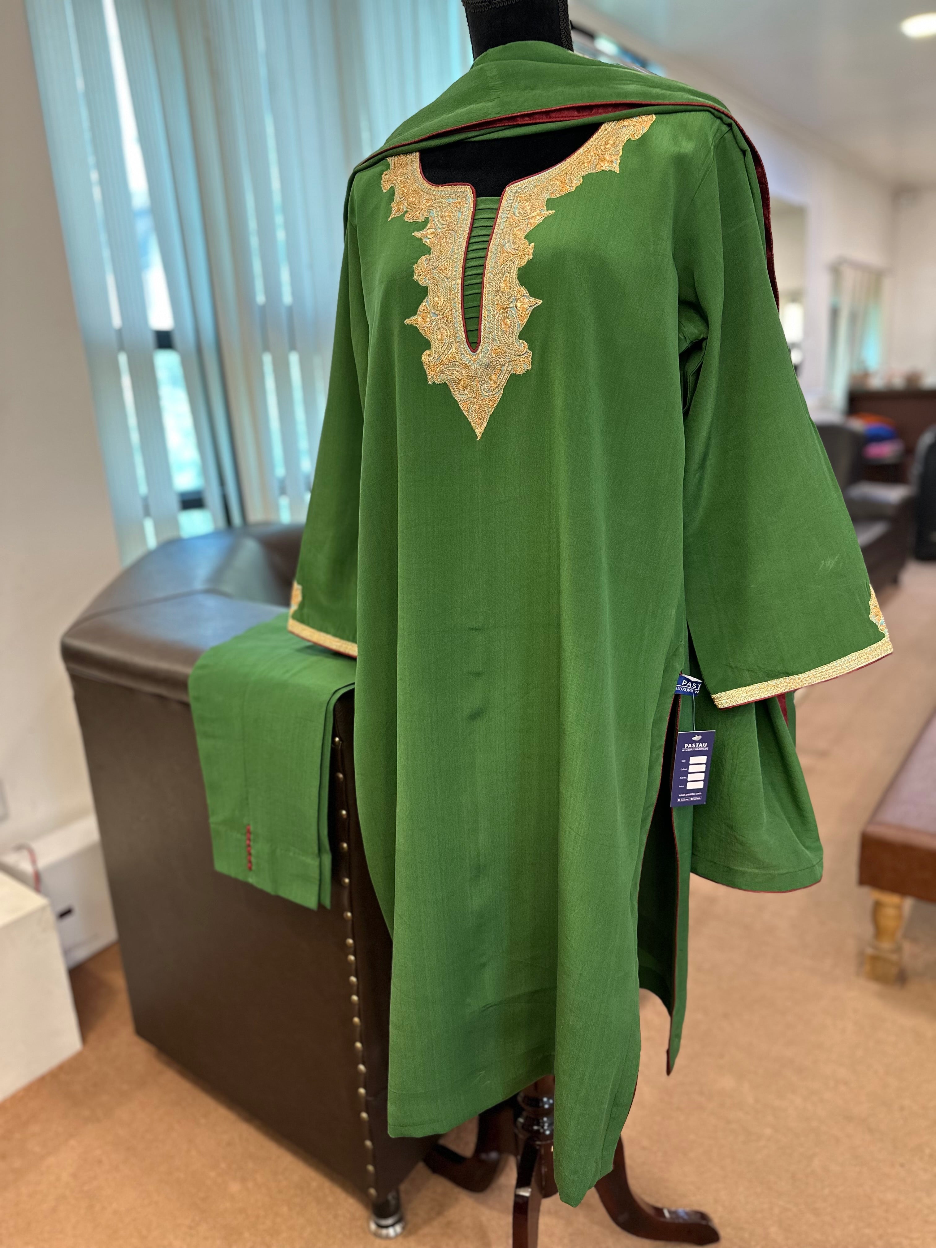 Pure crepe 3 piece handtilla suit