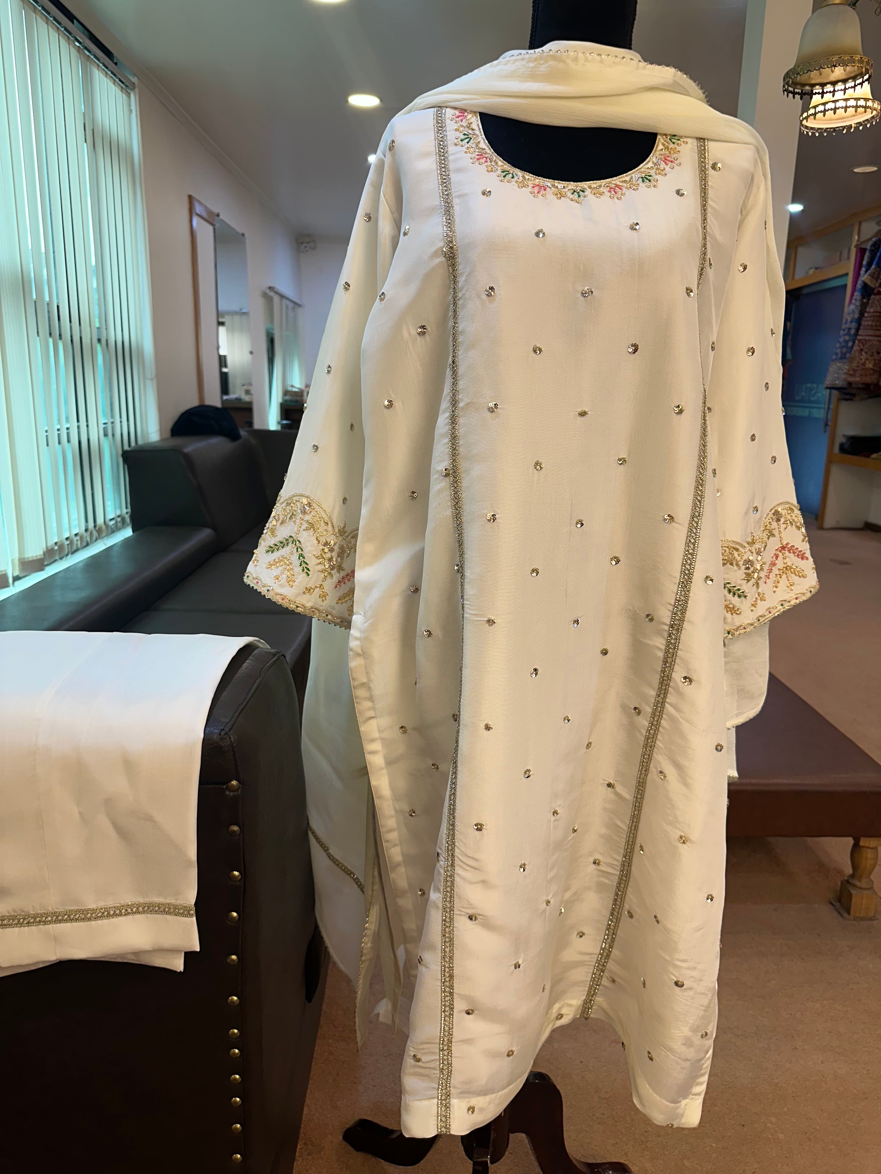 Handwork 3 pc suit pbks834