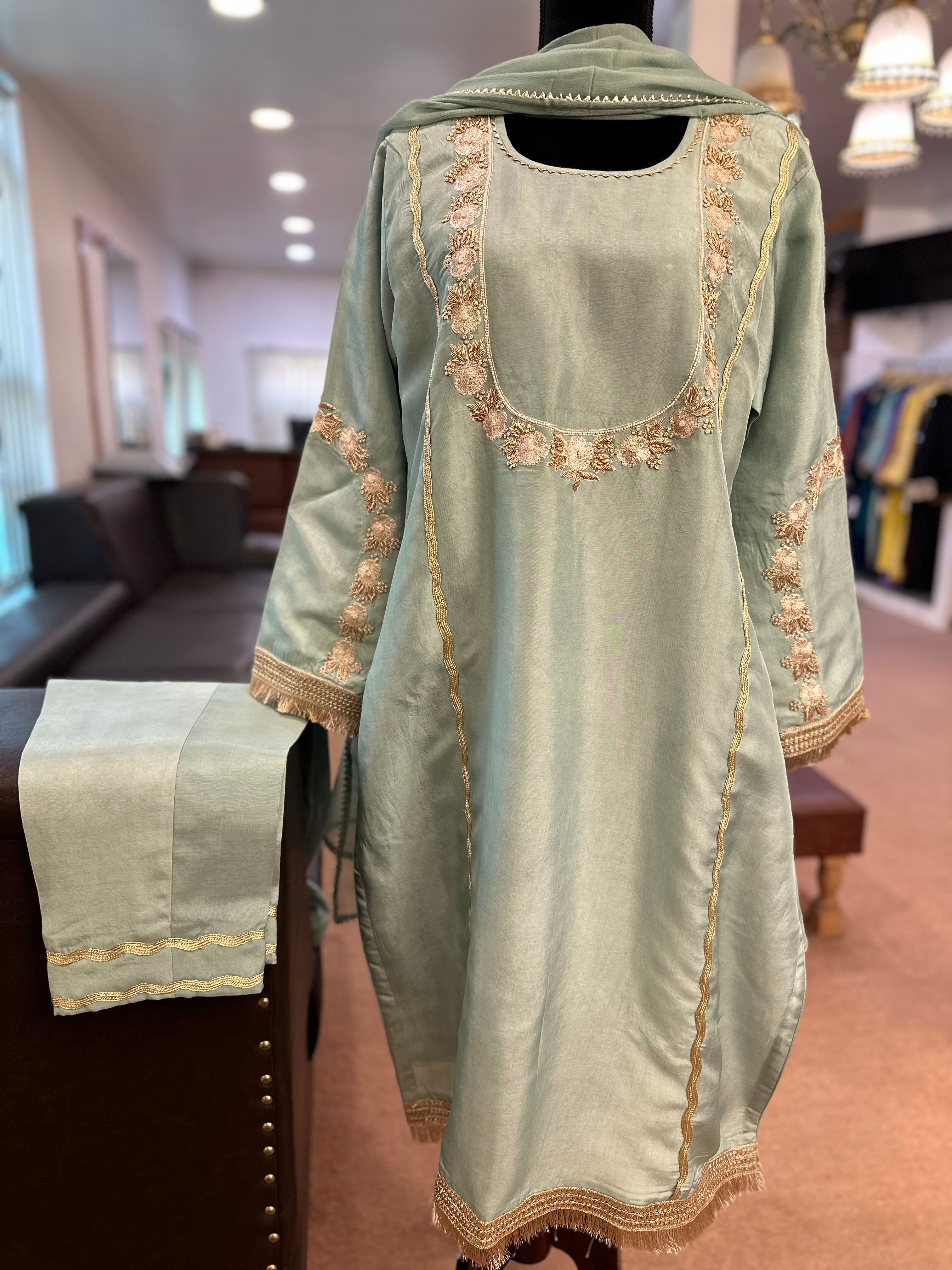 Handembroidered 3 piece suit pbks798