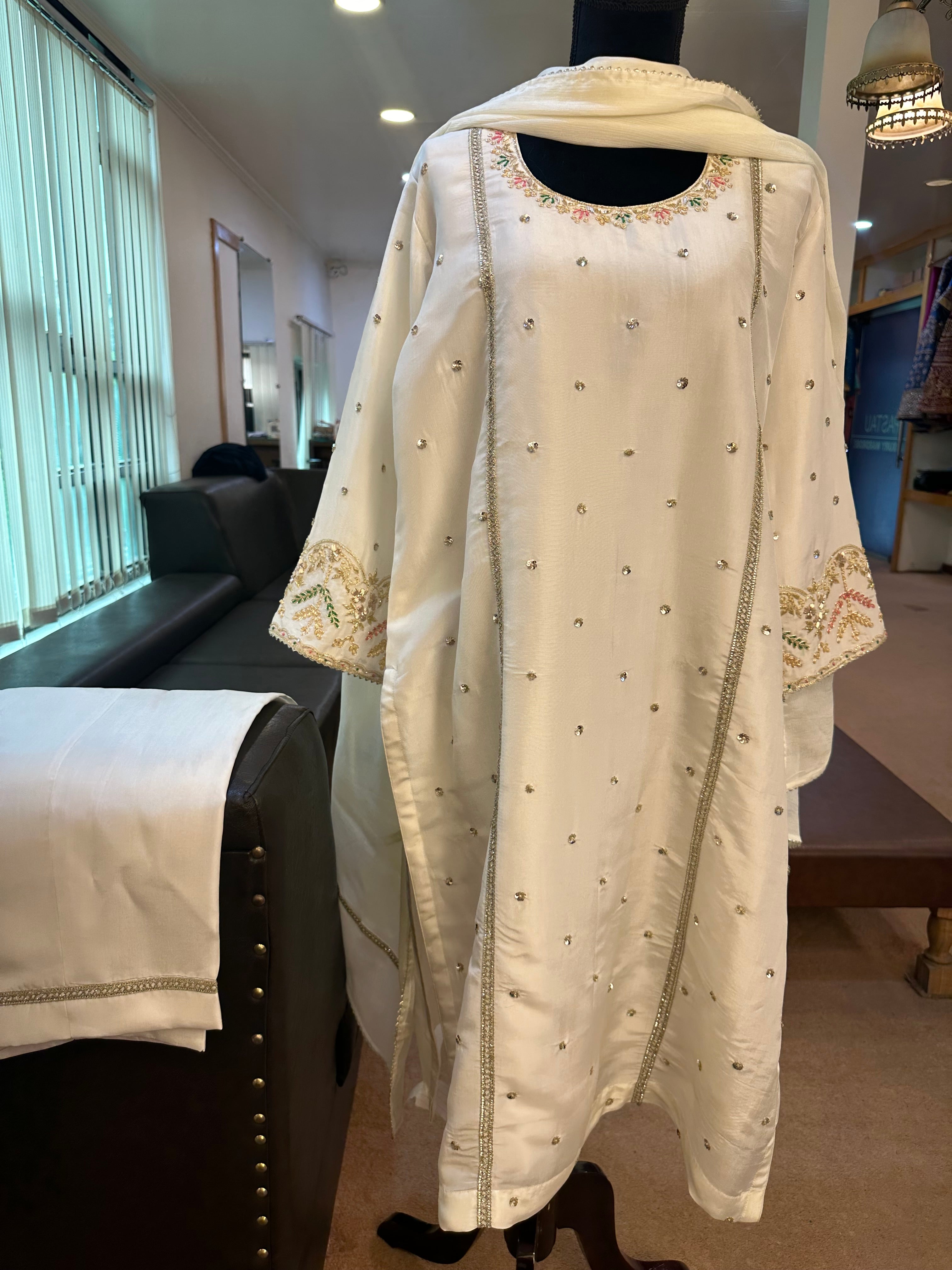 Handwork 3 pc suit pbks834