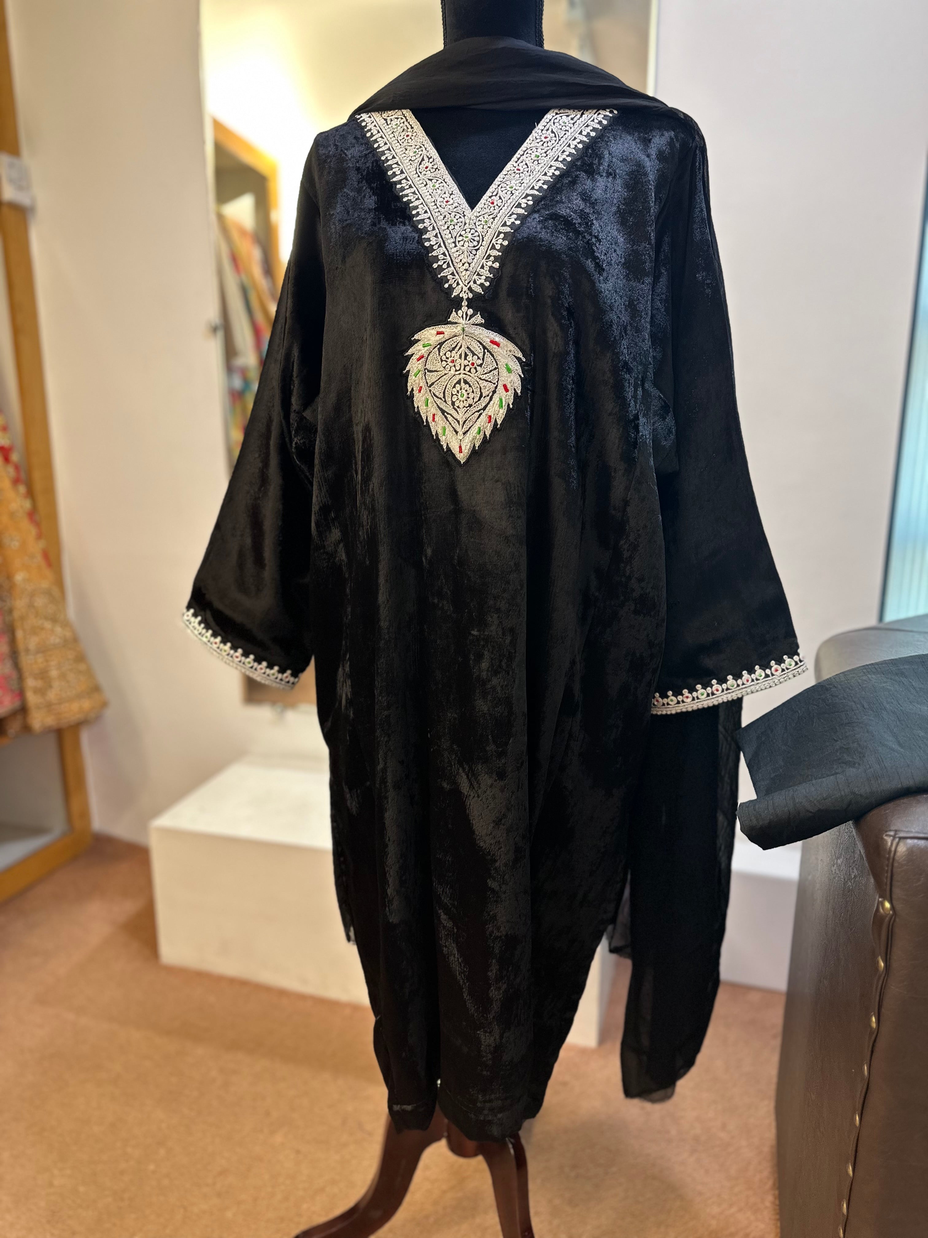 Velvet pheran set 3 piece mtks690