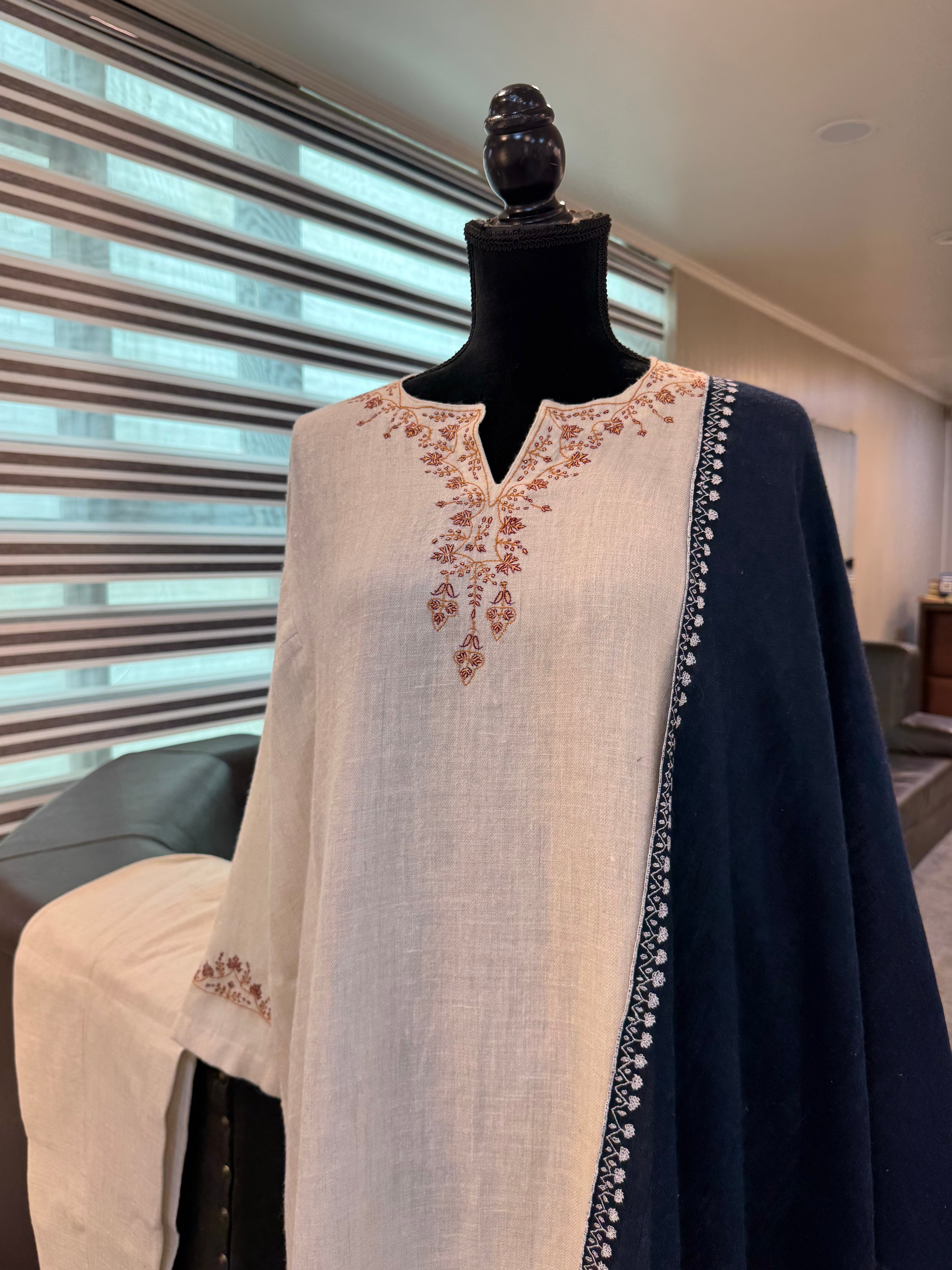 Ivory Cream Pashmina Blend 2-Piece Suit with Classic Hand Sozni Needlework pwb570
