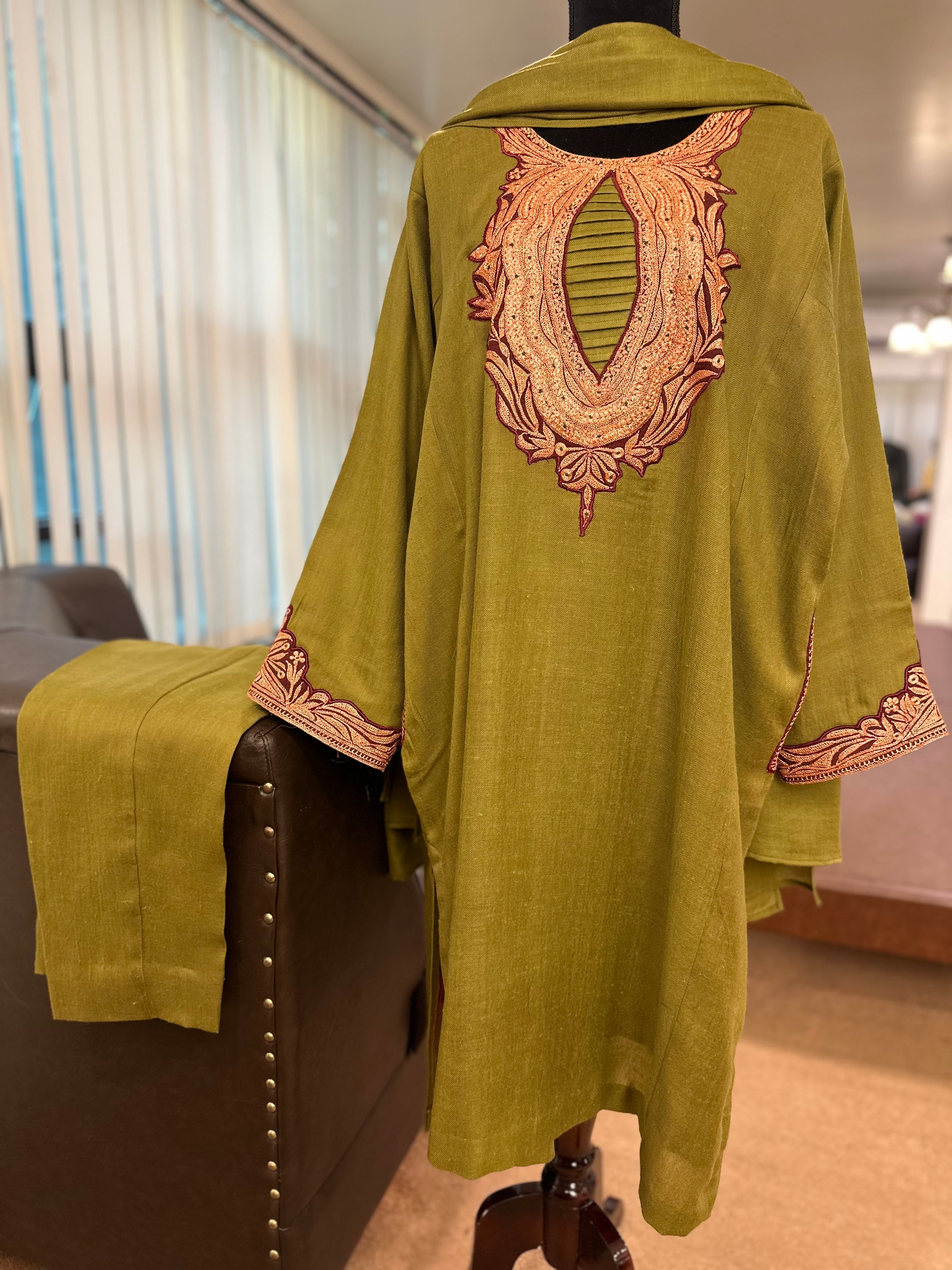 Handtilla purepashmina blend pheran set pwb313