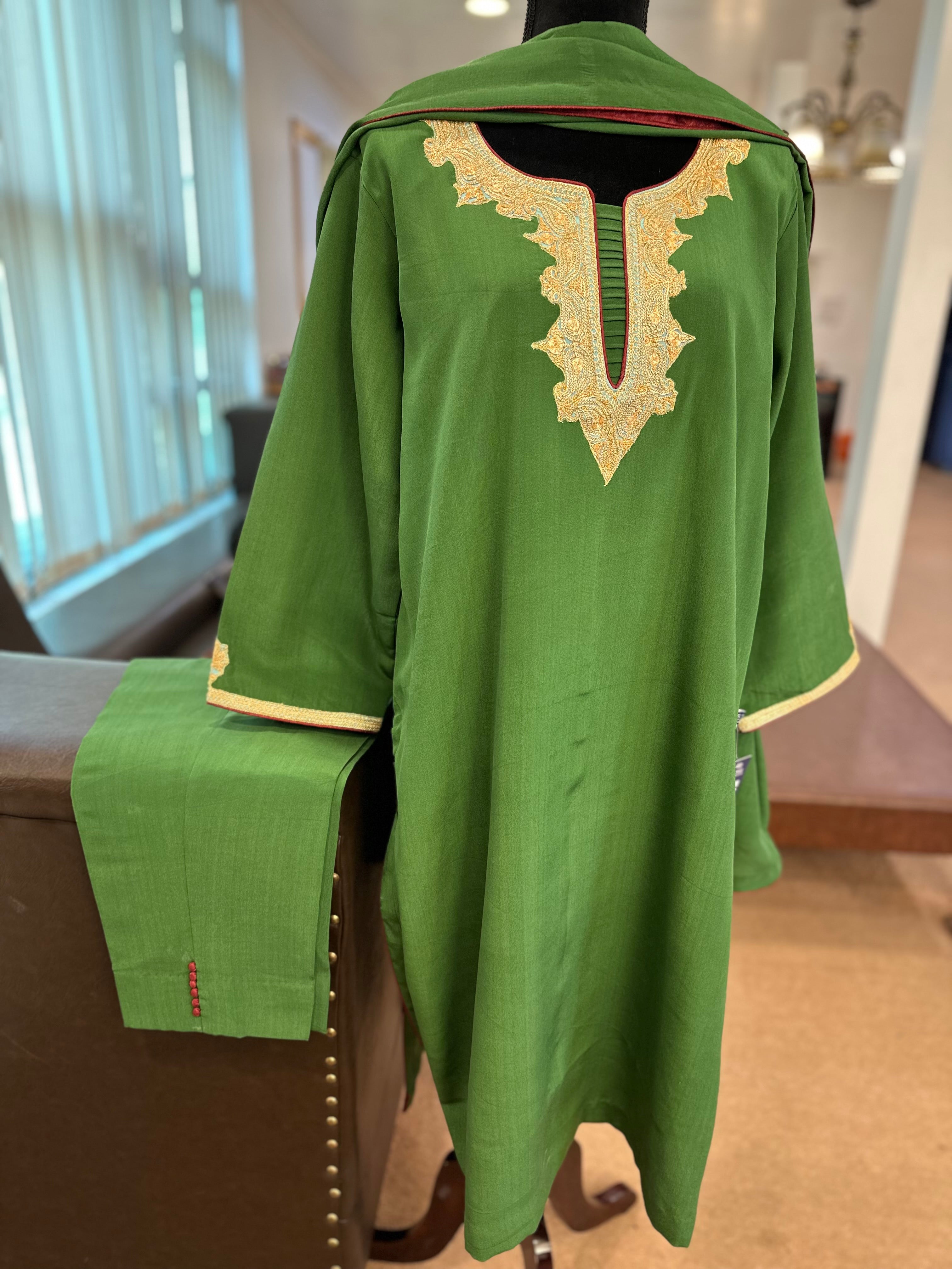 Pure crepe 3 piece handtilla suit