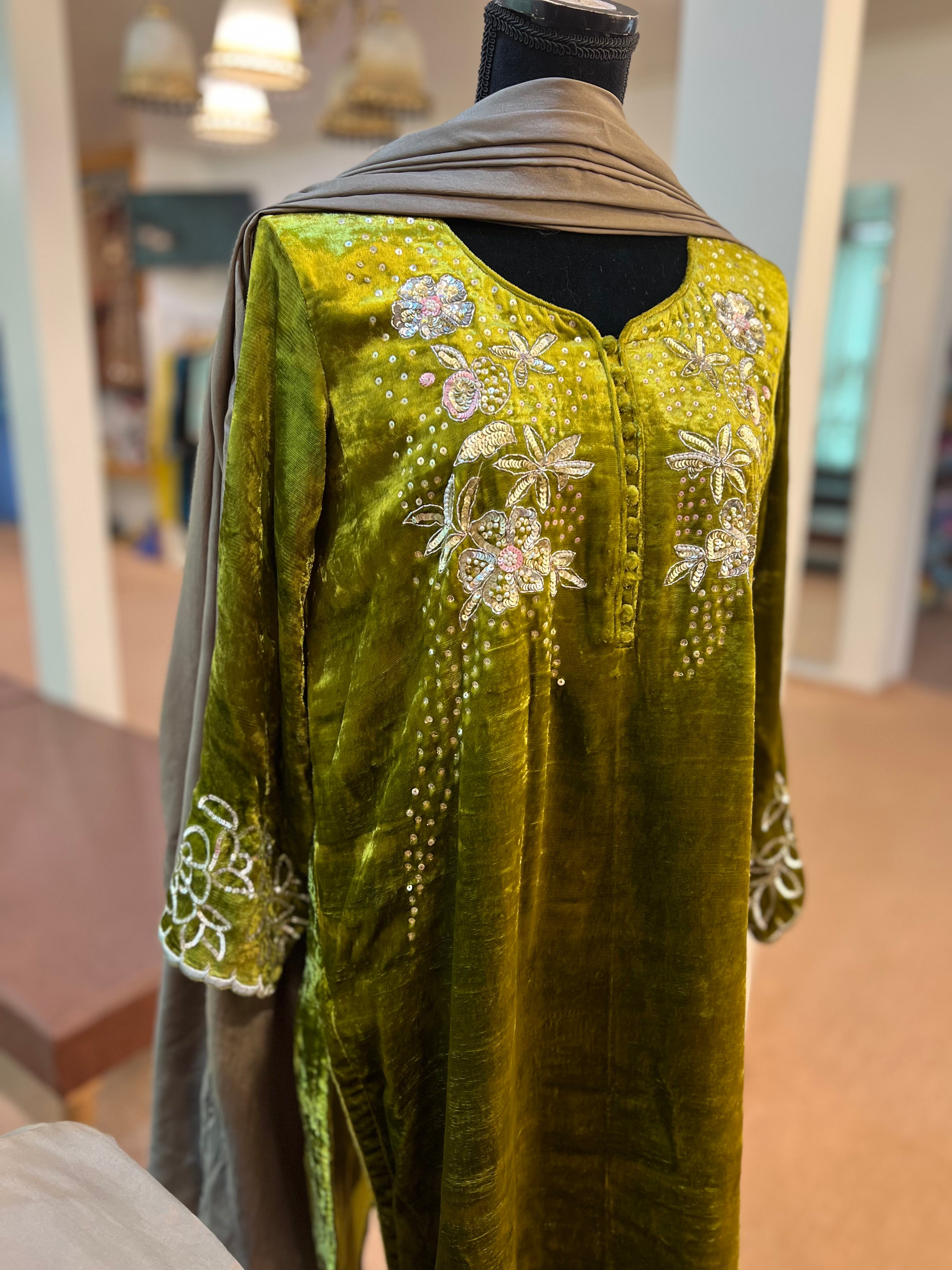 Velvet kurta with silk pants and duppata 3pc stitched