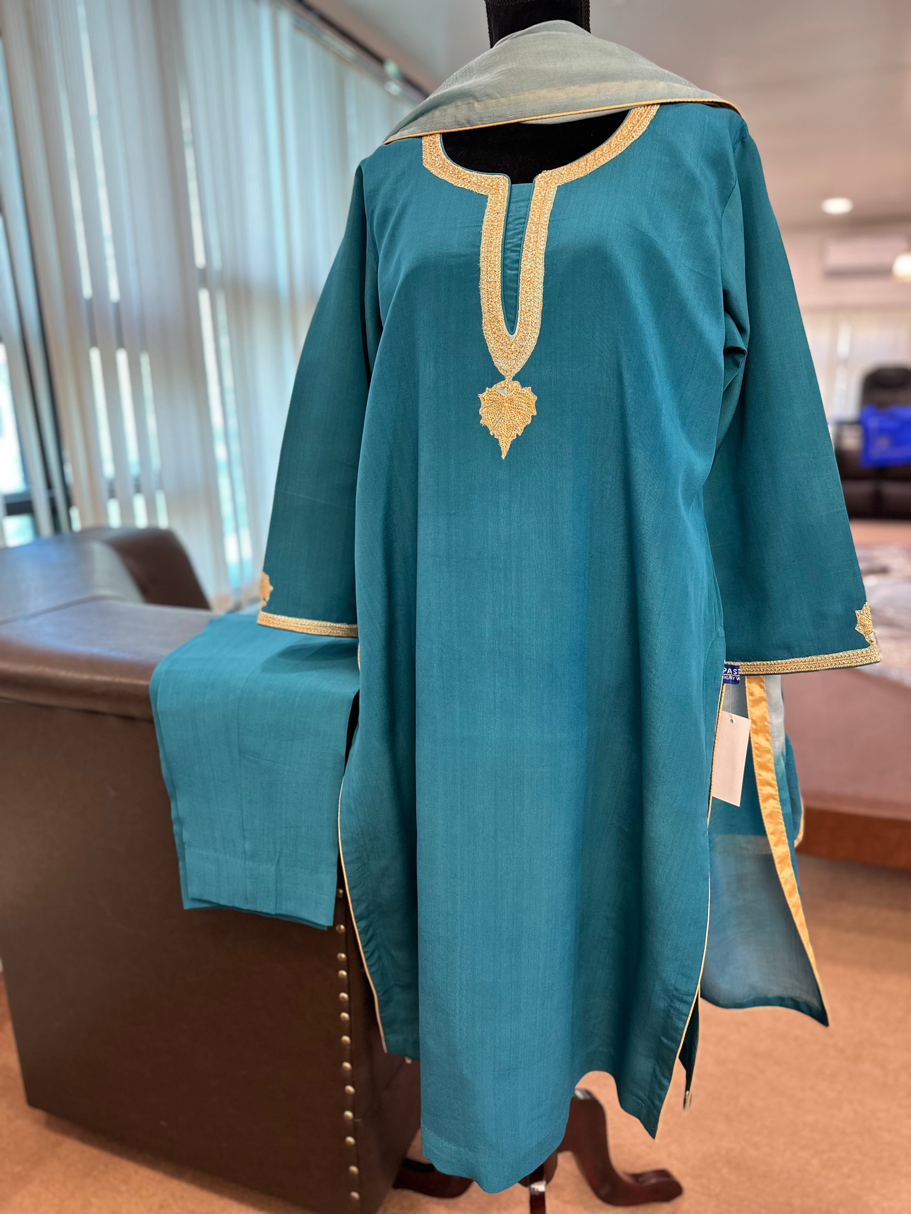 Purecrepe suit with handtilla