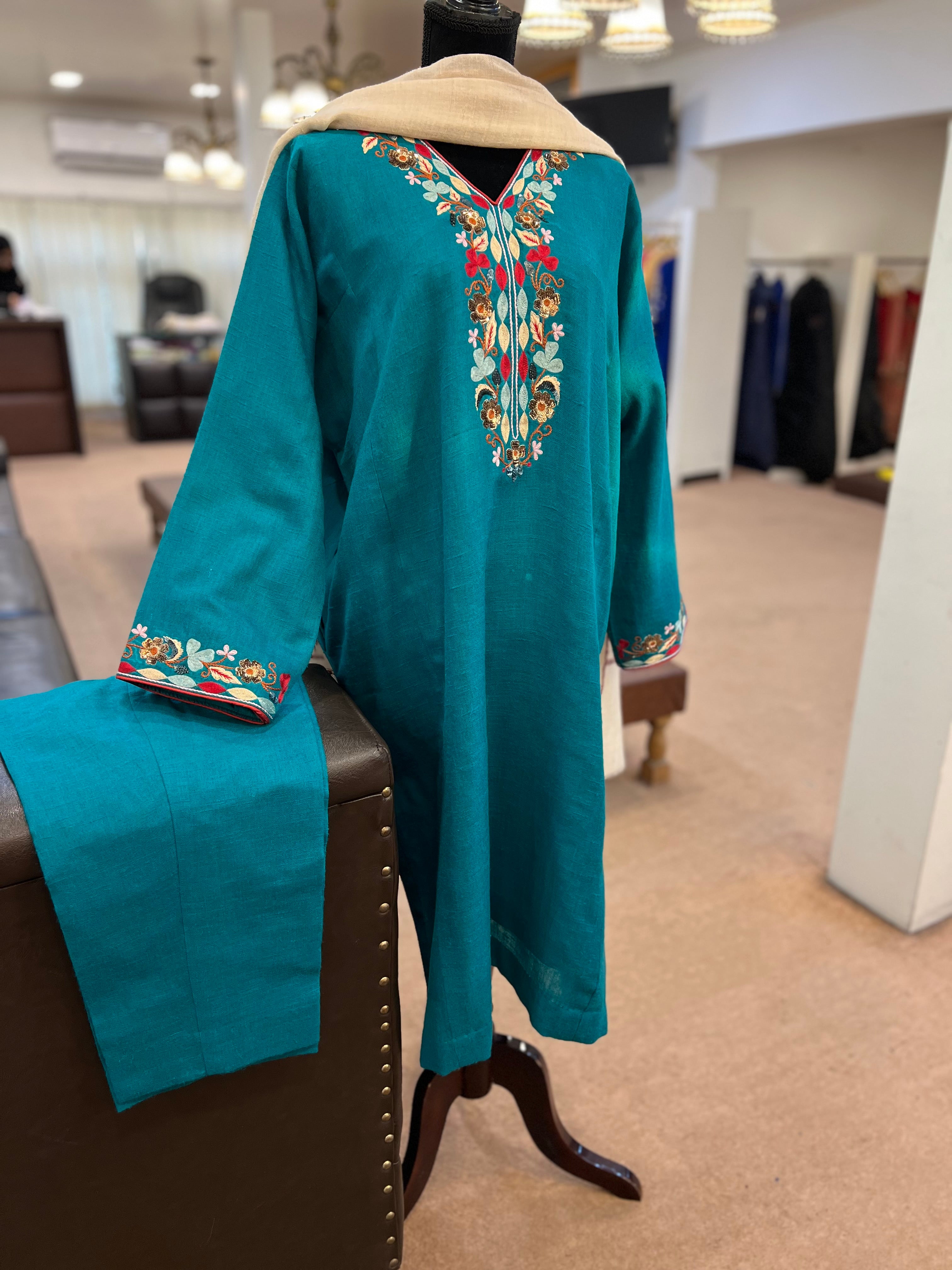 Pure pashmina blend hand embroidered pheran set 2pc pwb477