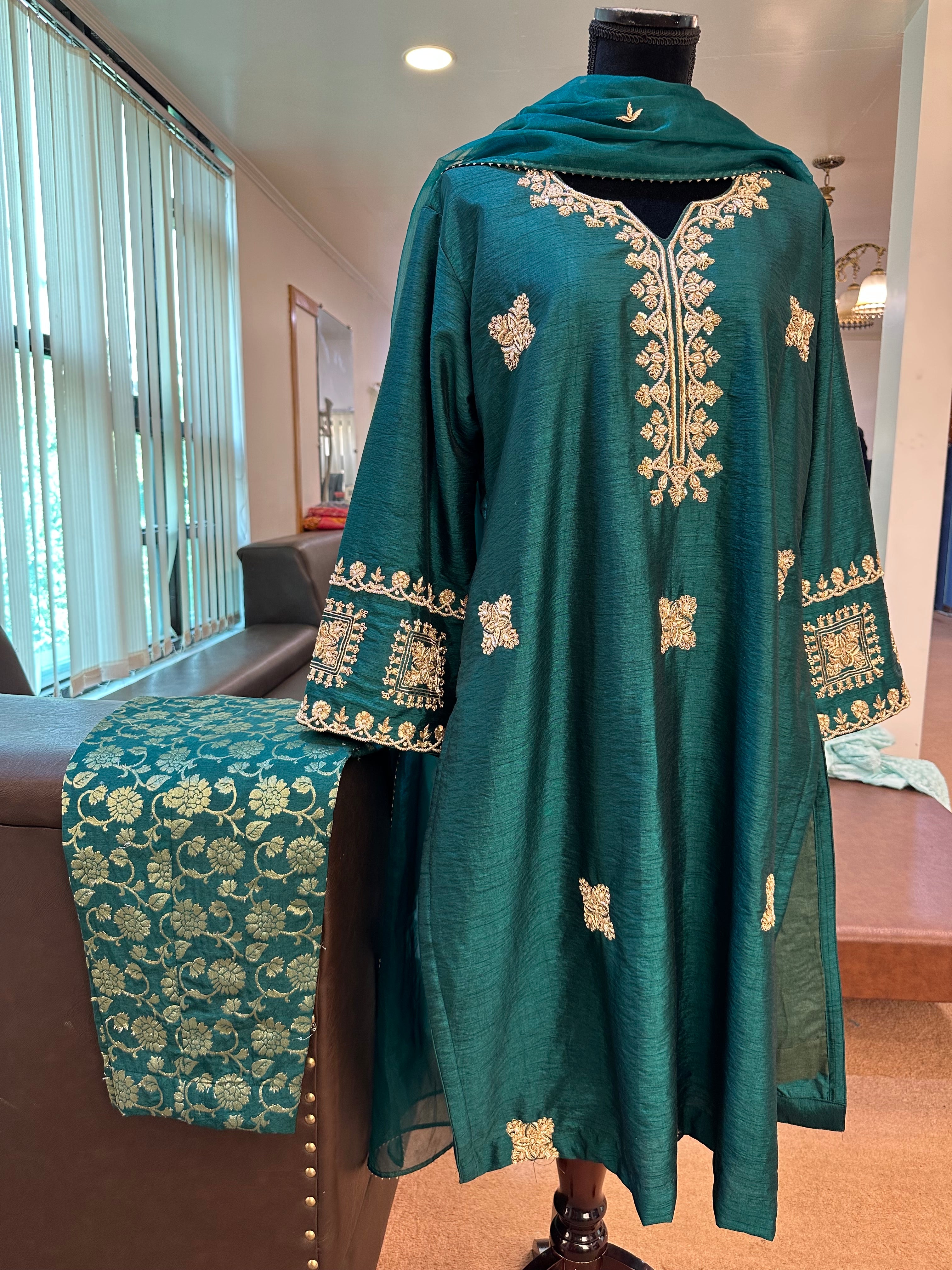 Handembroidered kurta set 3 piece