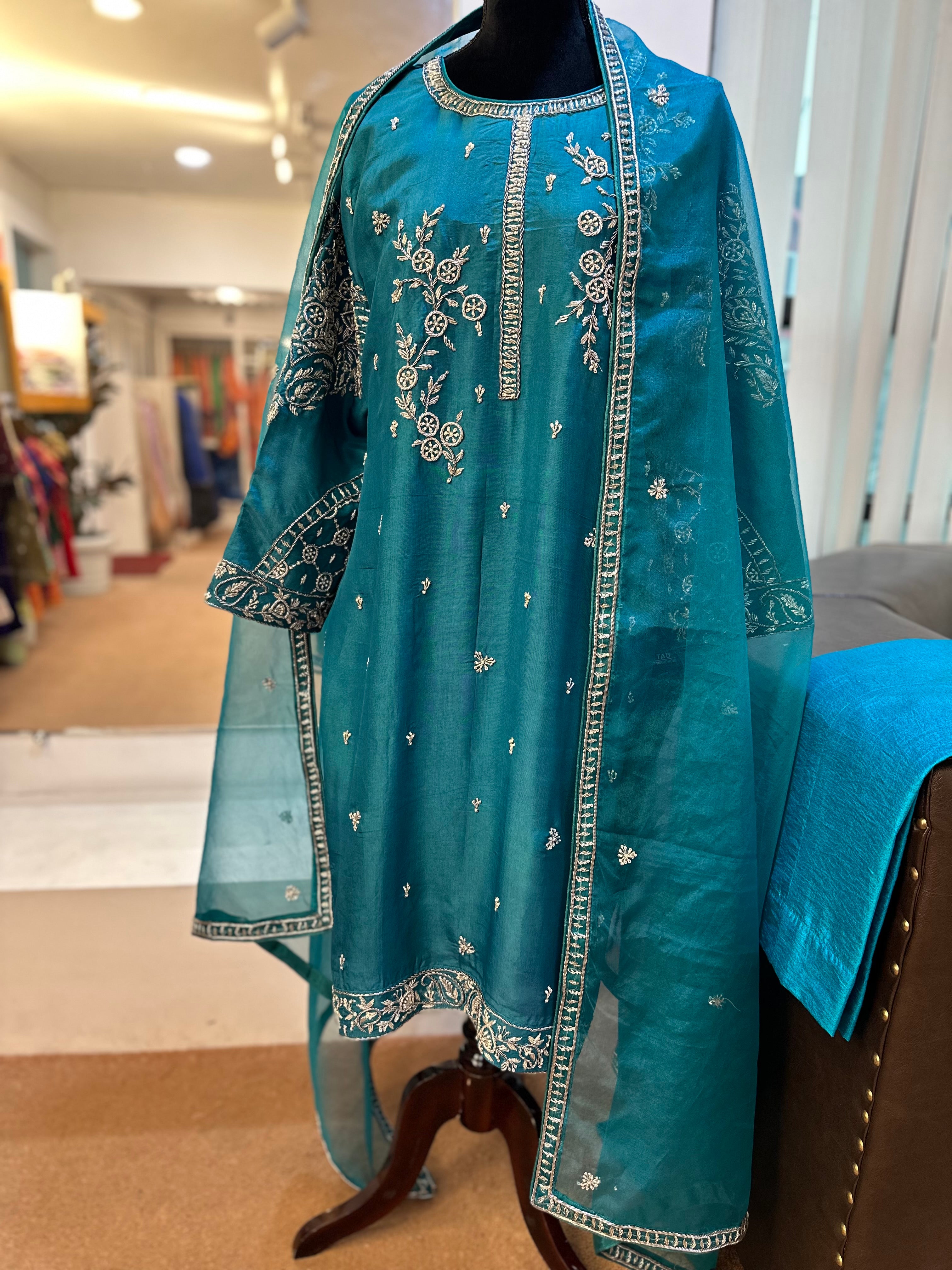 Handembroidered kurta set Pbks789