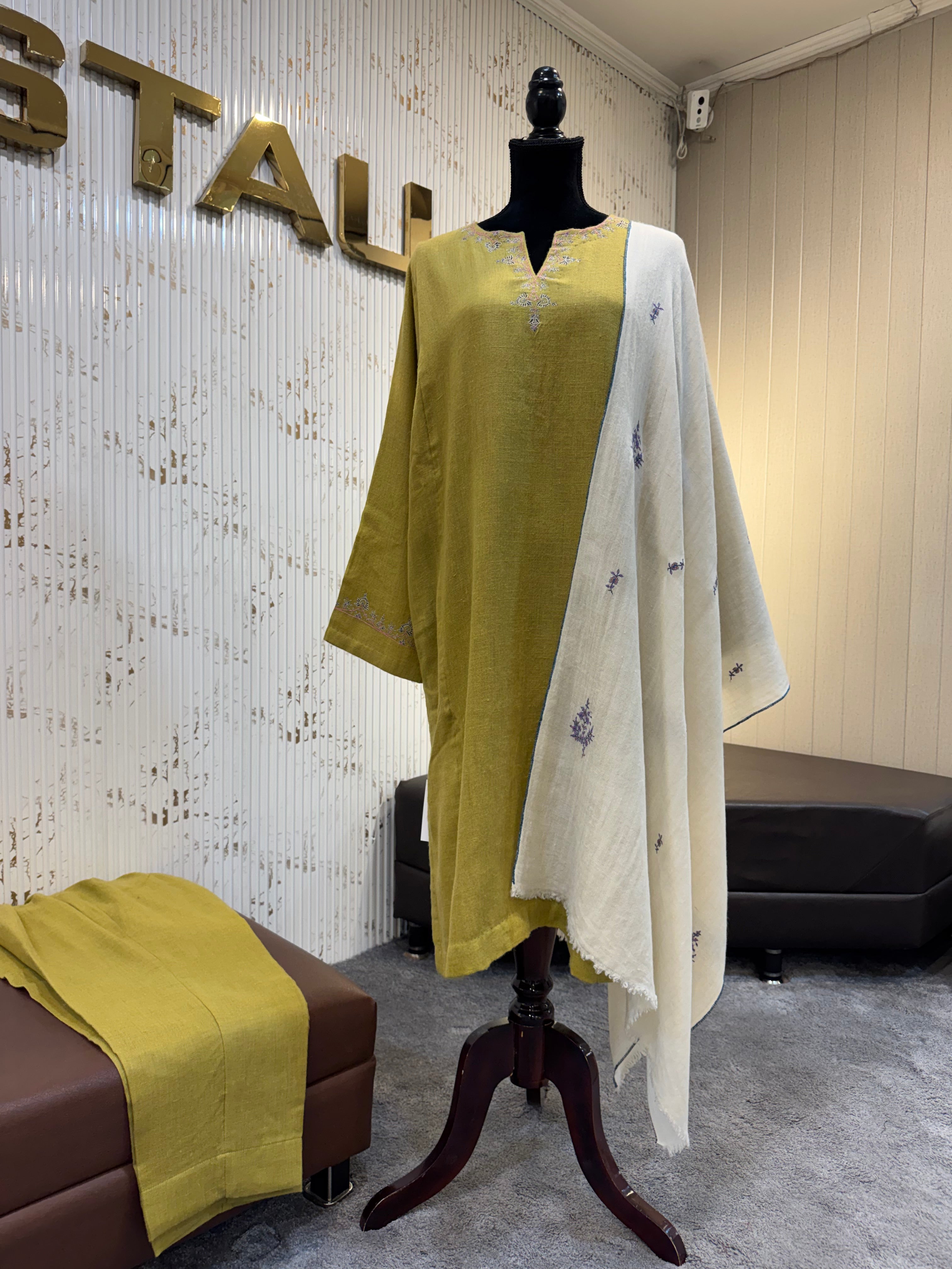Purepashmina blend handsozni pheran set pwb640