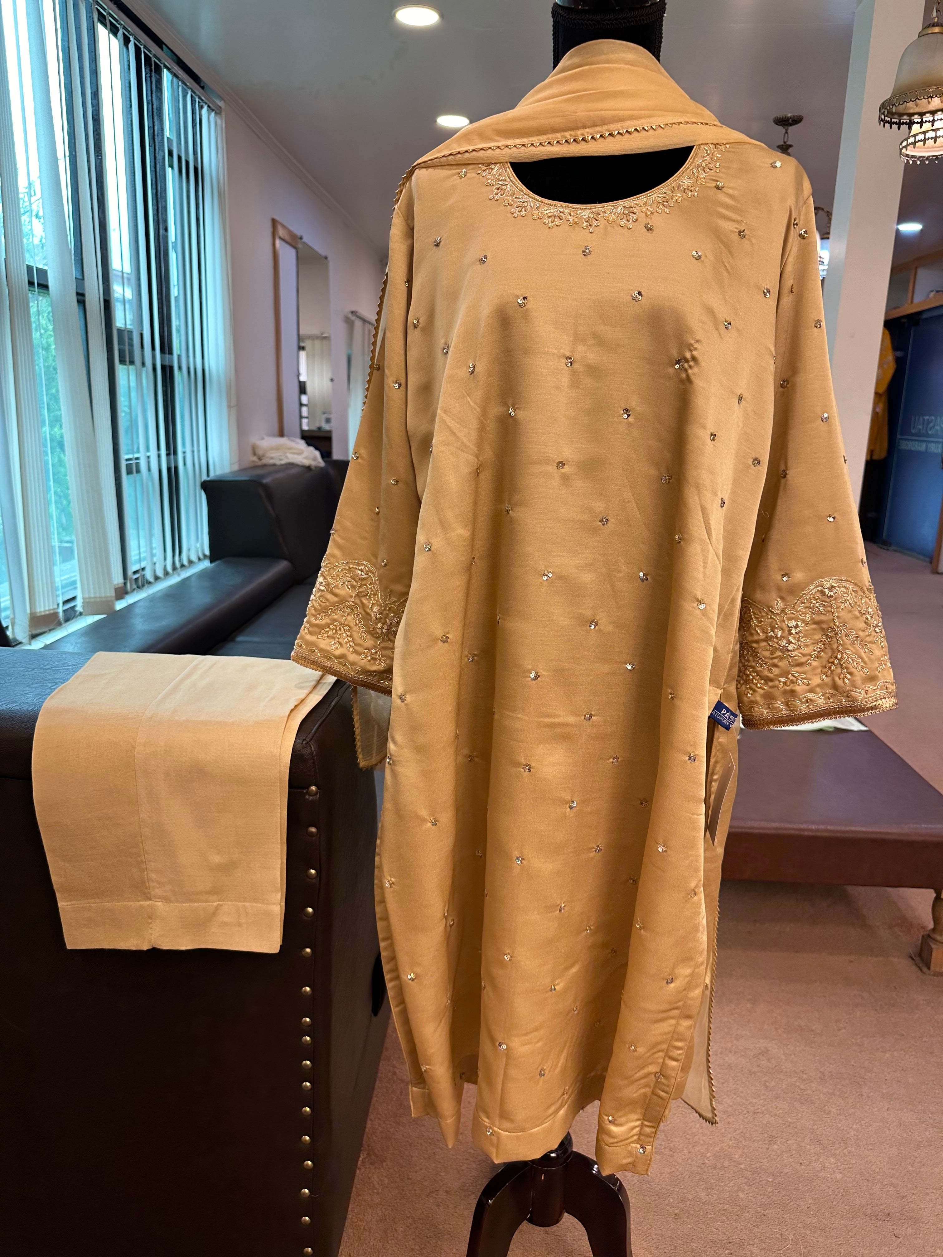 Handembroidered kurta set pbks819