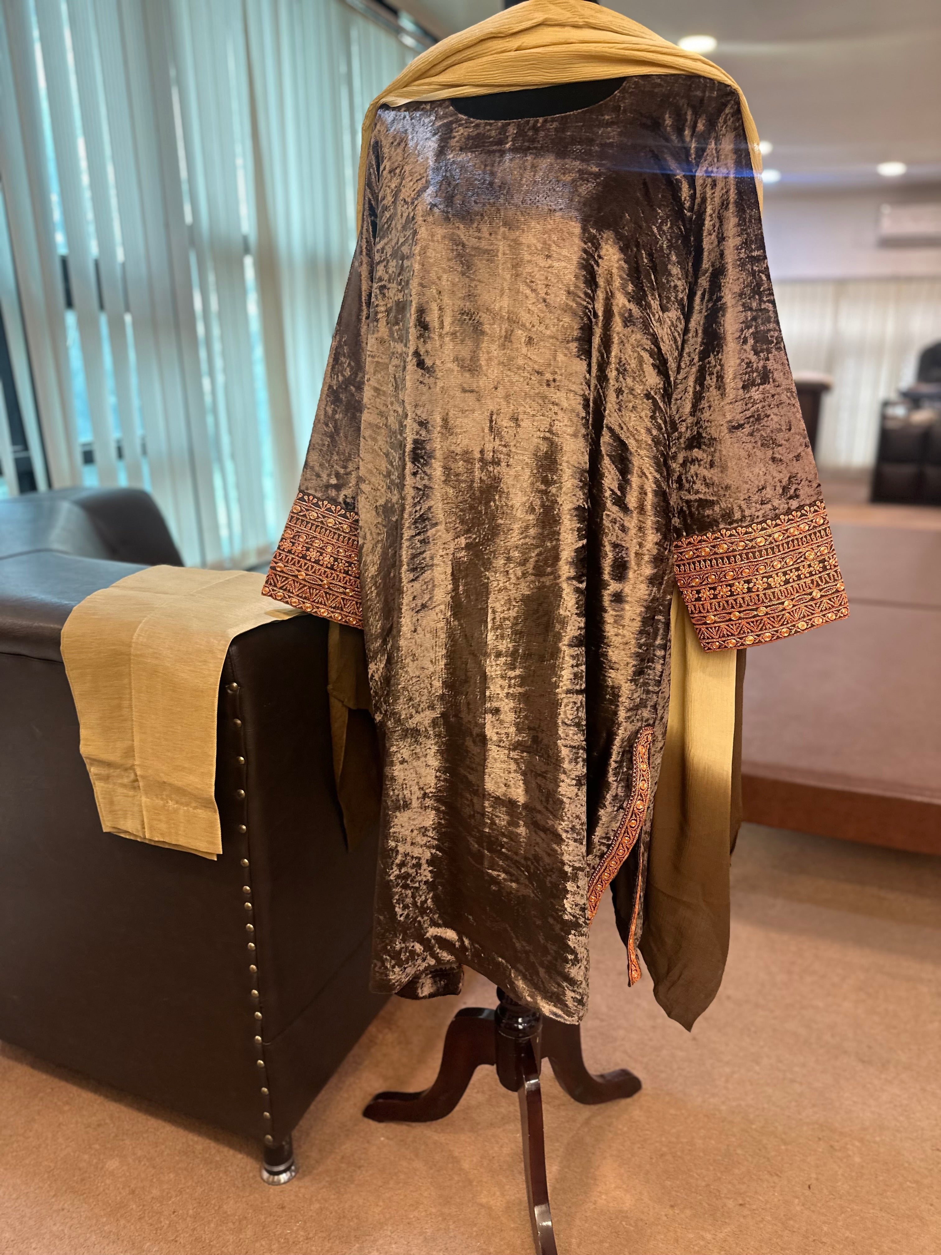Brown Velvet tilla kurta set
