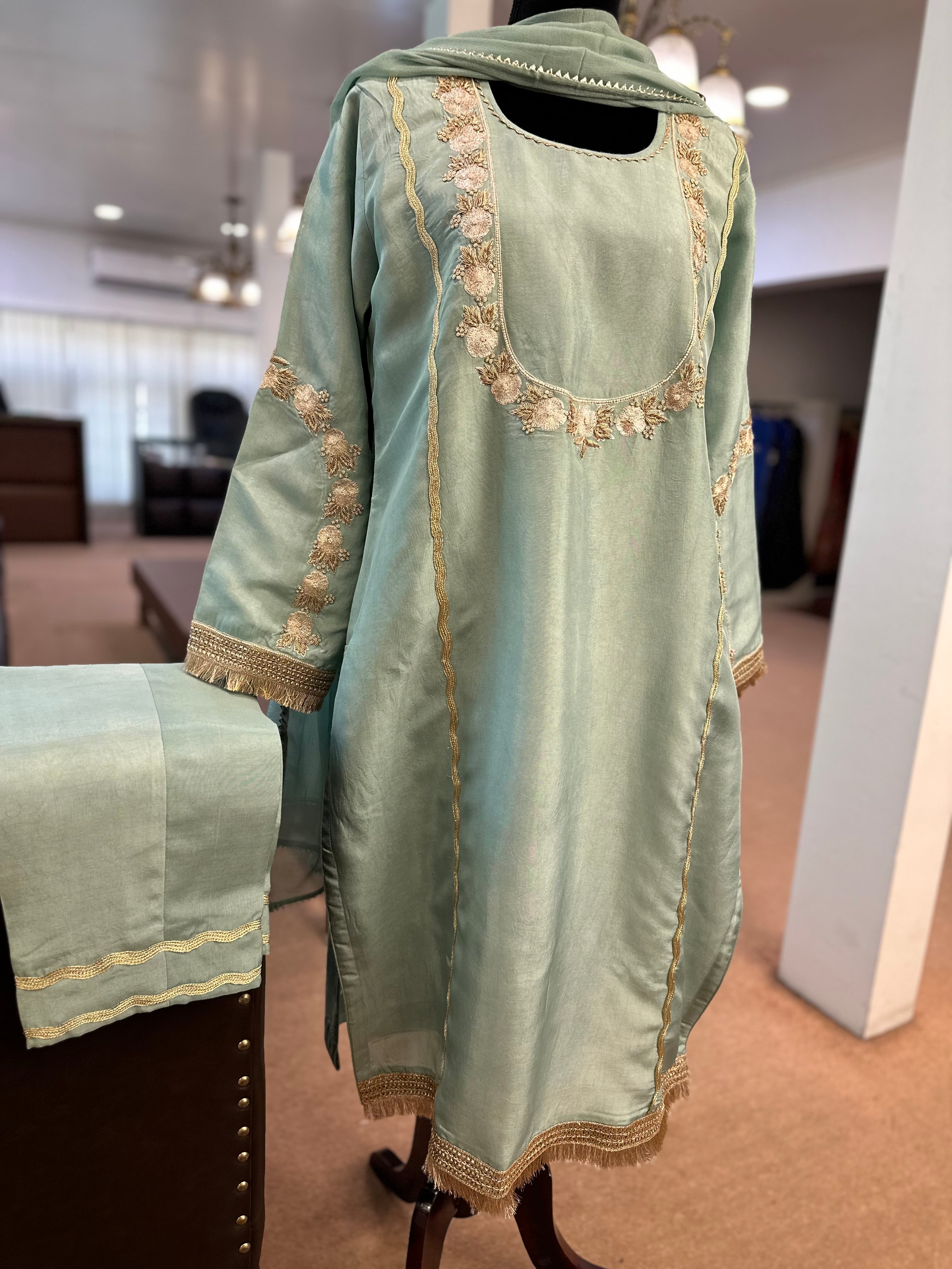 Handembroidered 3 piece suit pbks798