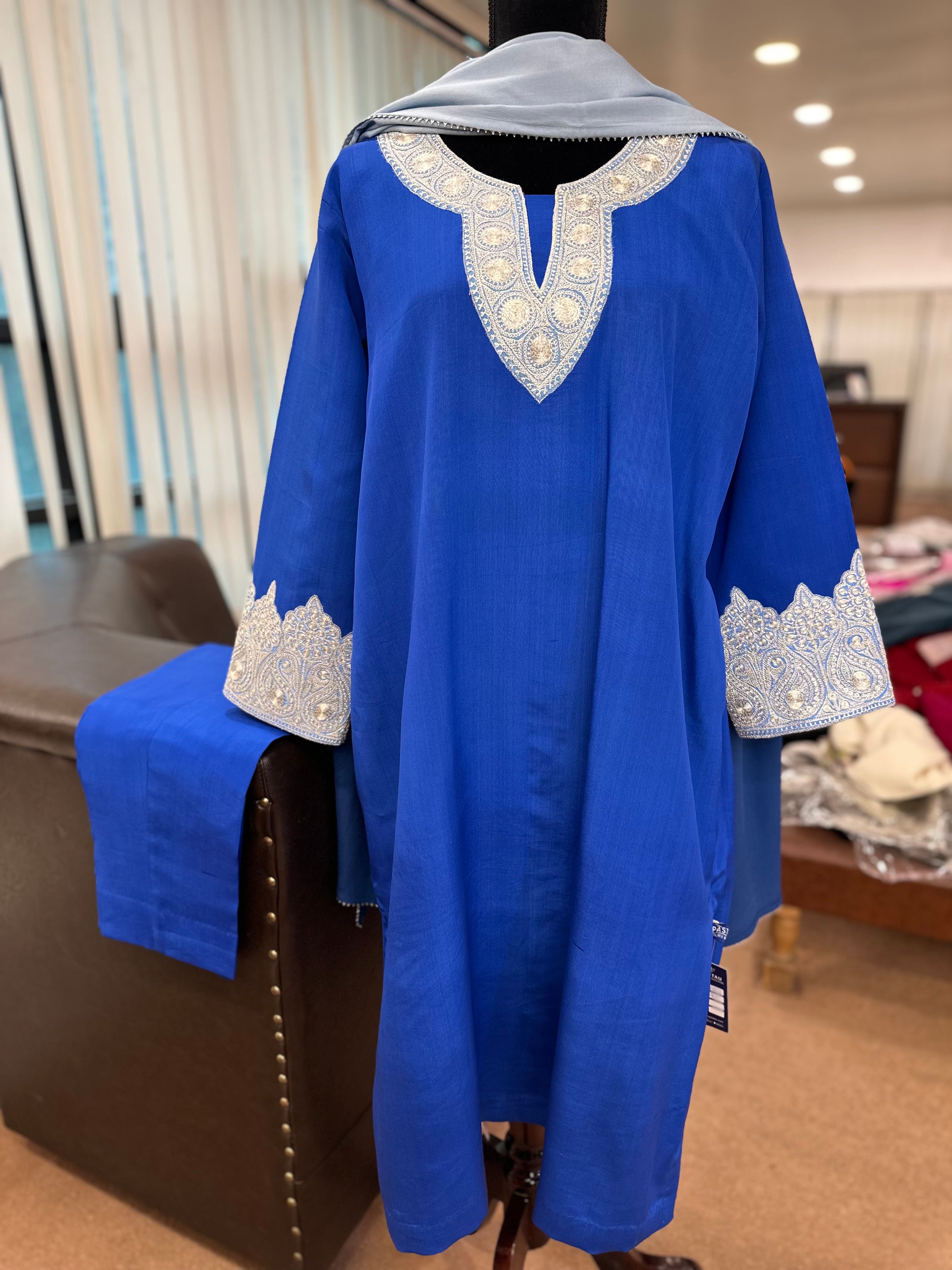 Handtilla purecrepe 3 piece suit pbks909