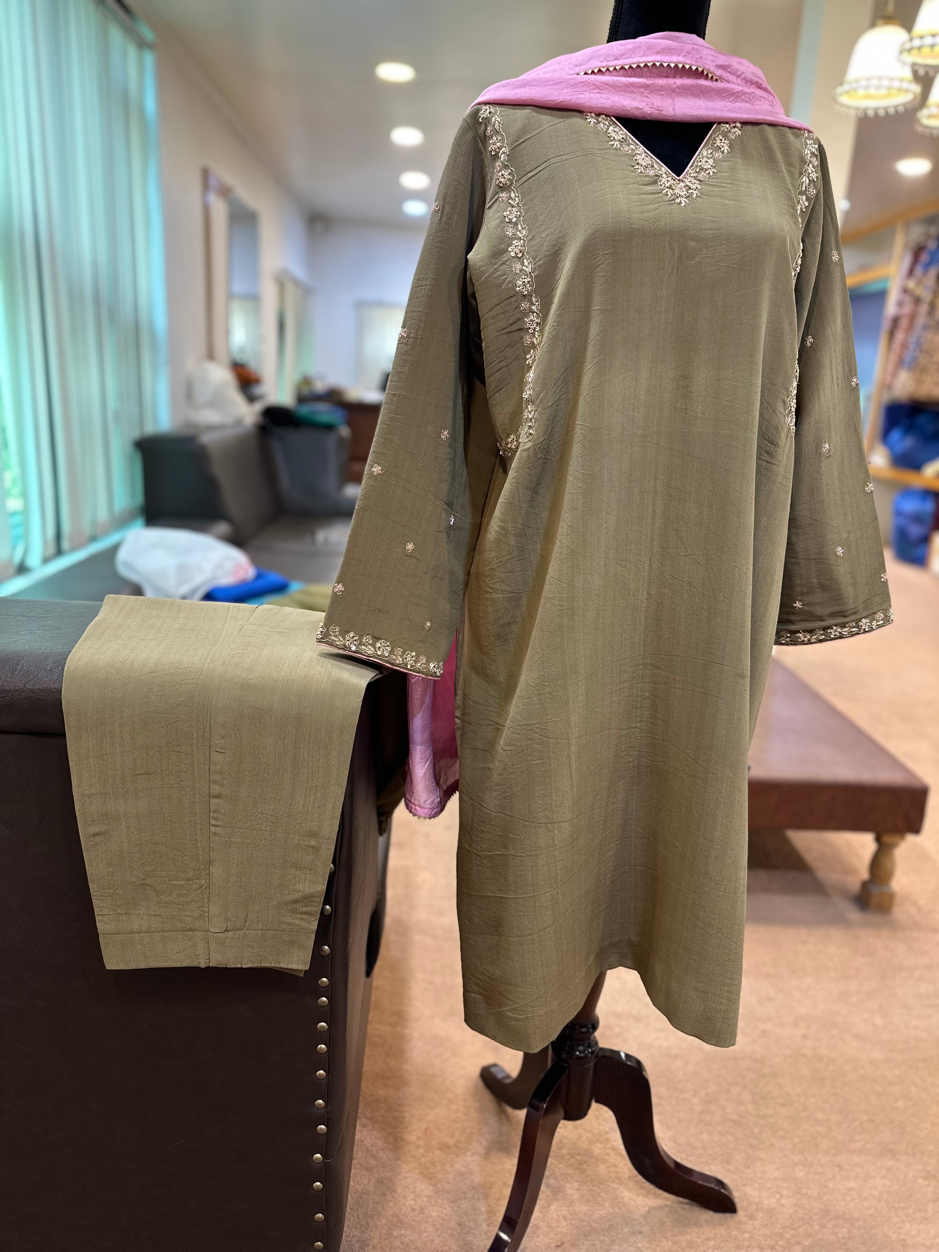 Purecrepe 3 piece handwork suit