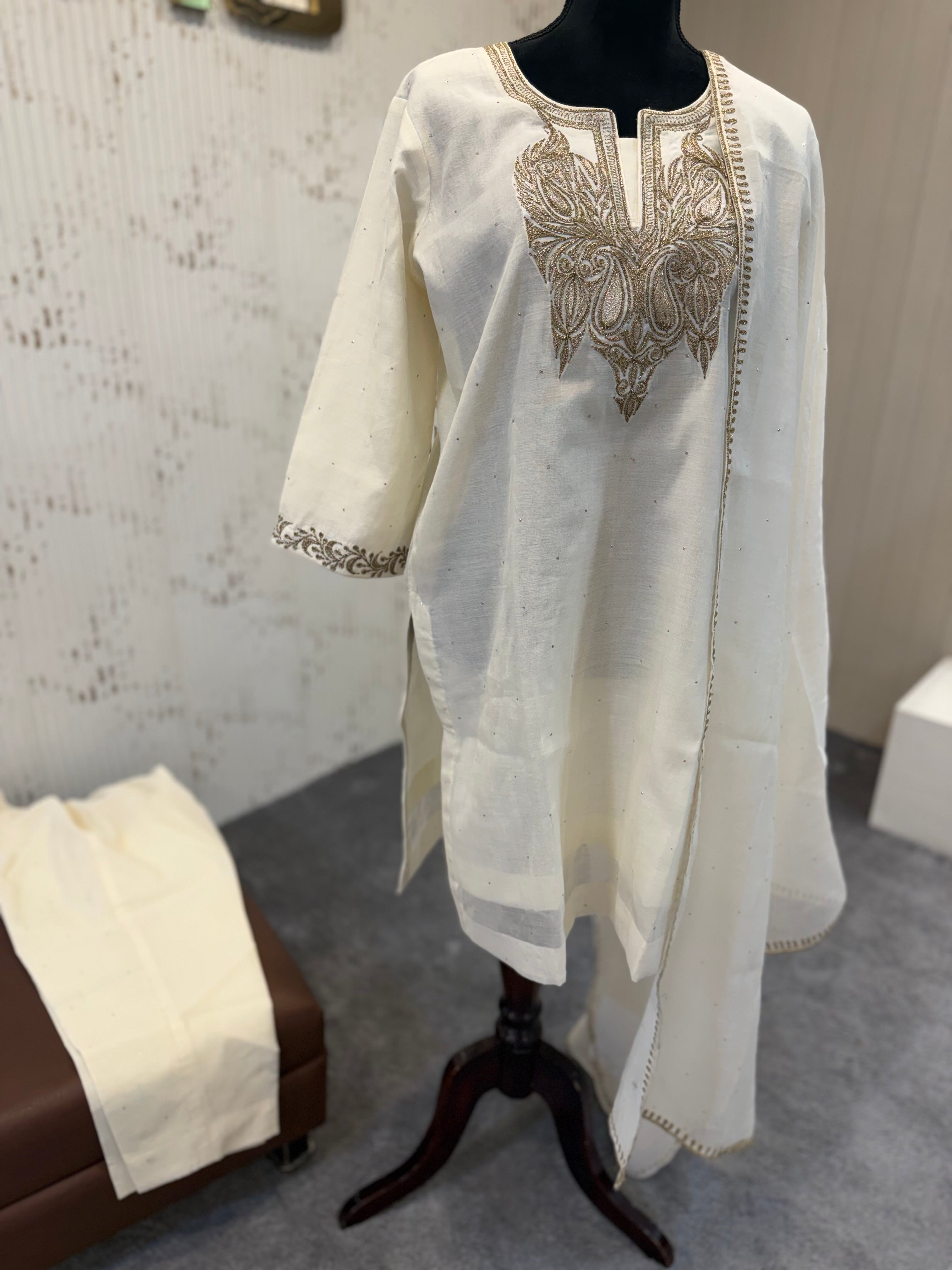 Off white mul chanderi mukaishwork