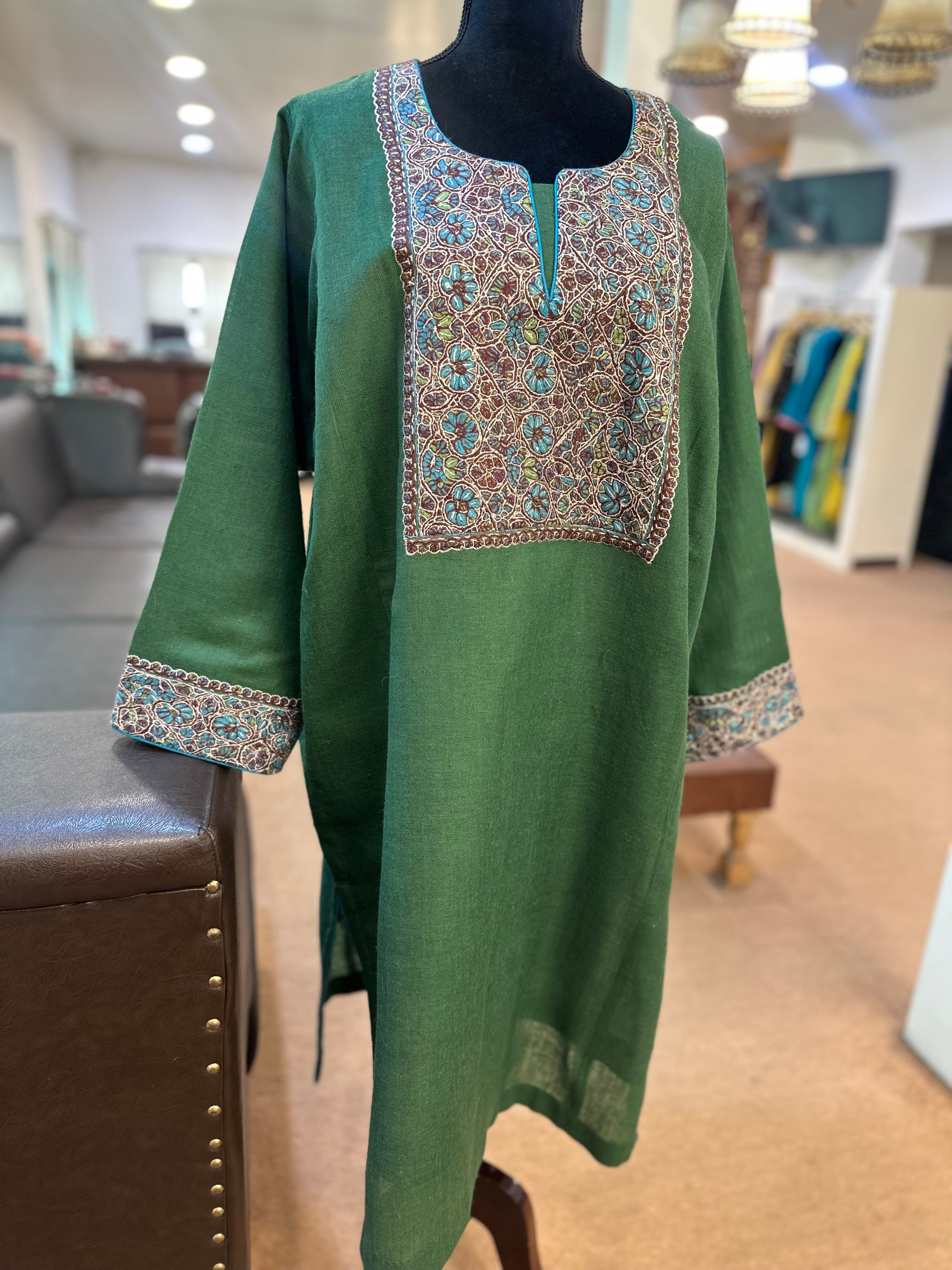 Purepashmina blend pheran with handsozniwork Pwb452