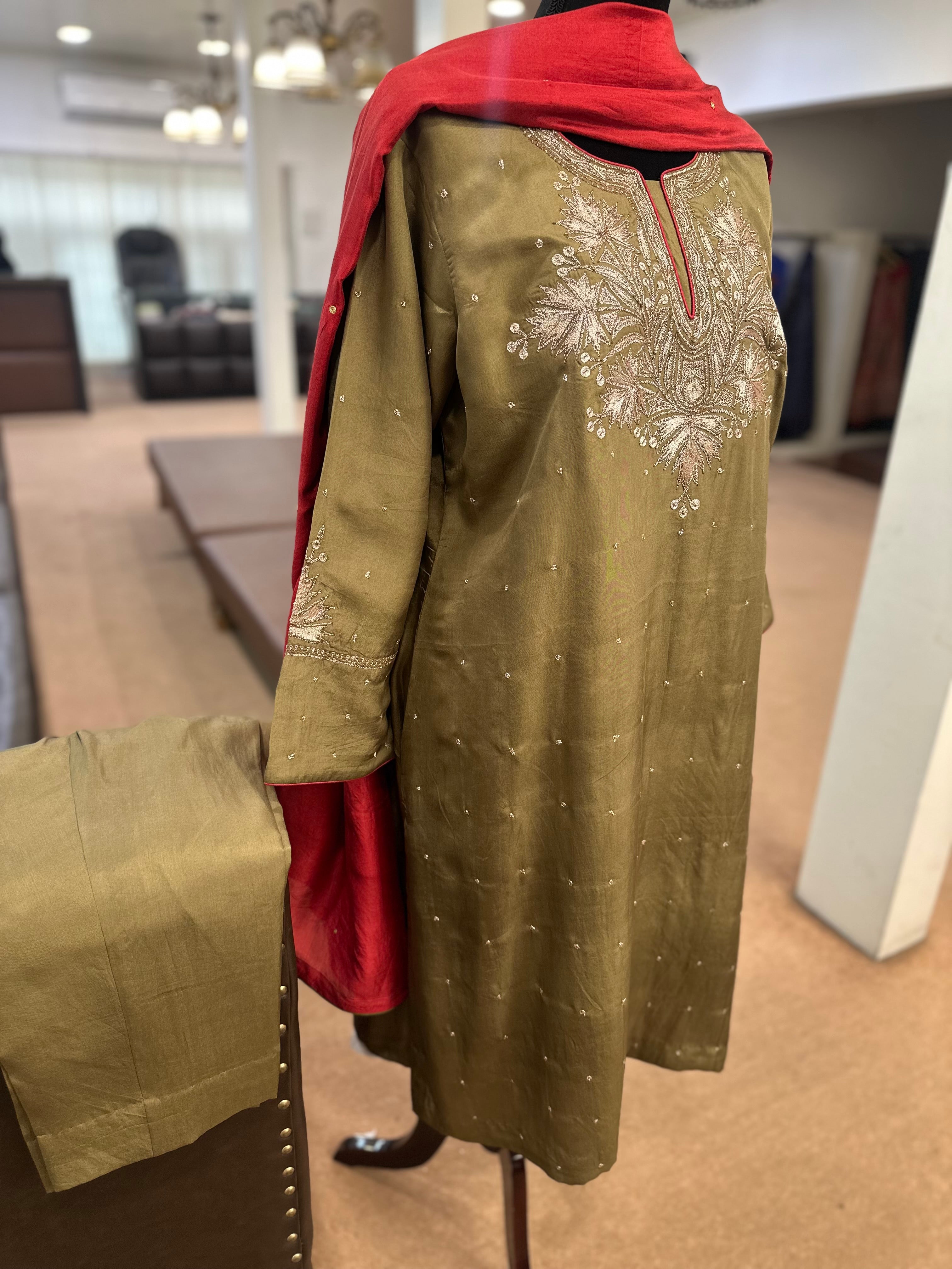 Puresilk 3 piece suit mtks830