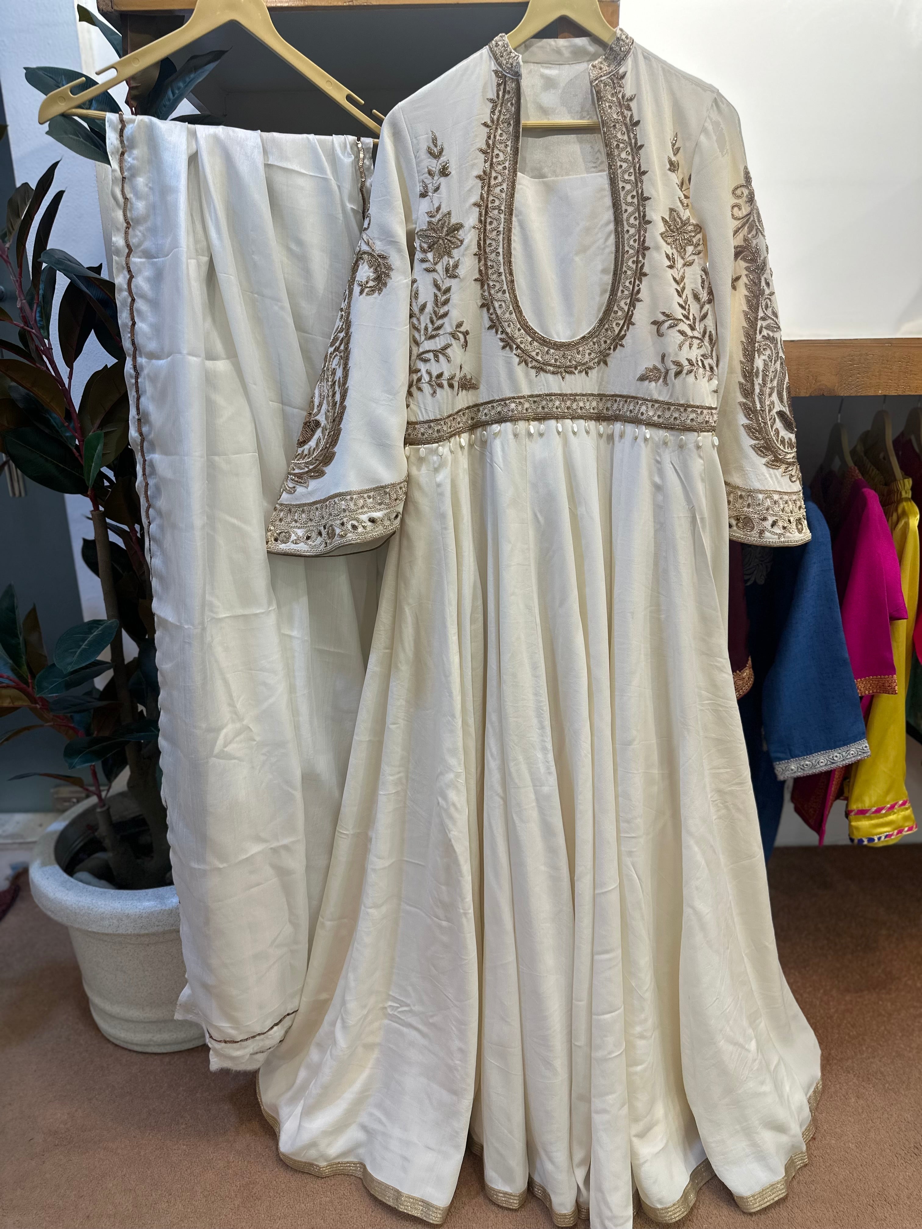 Offwhite Purecrepe gown