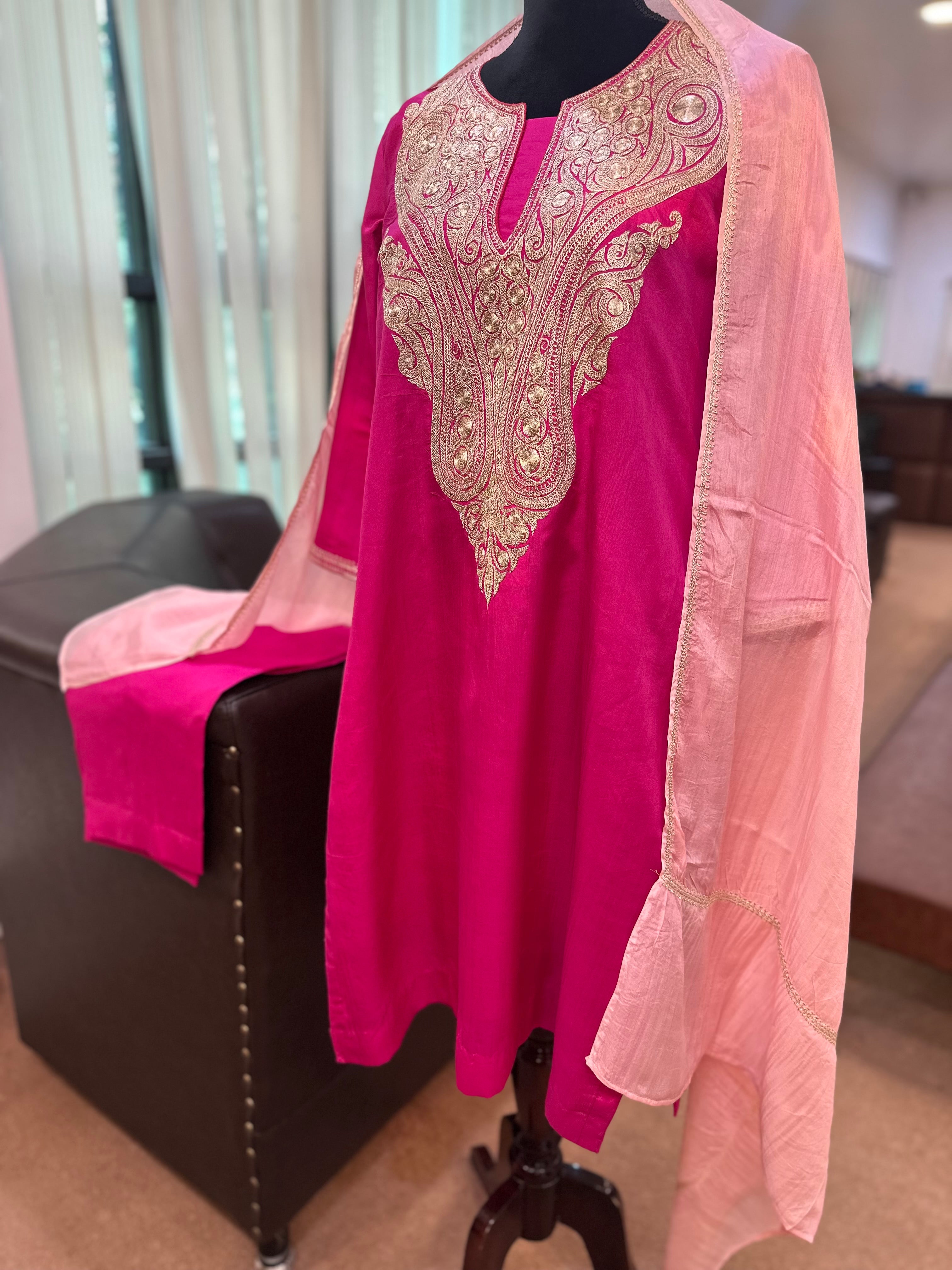 Handtilla puresilk 3 piece suit