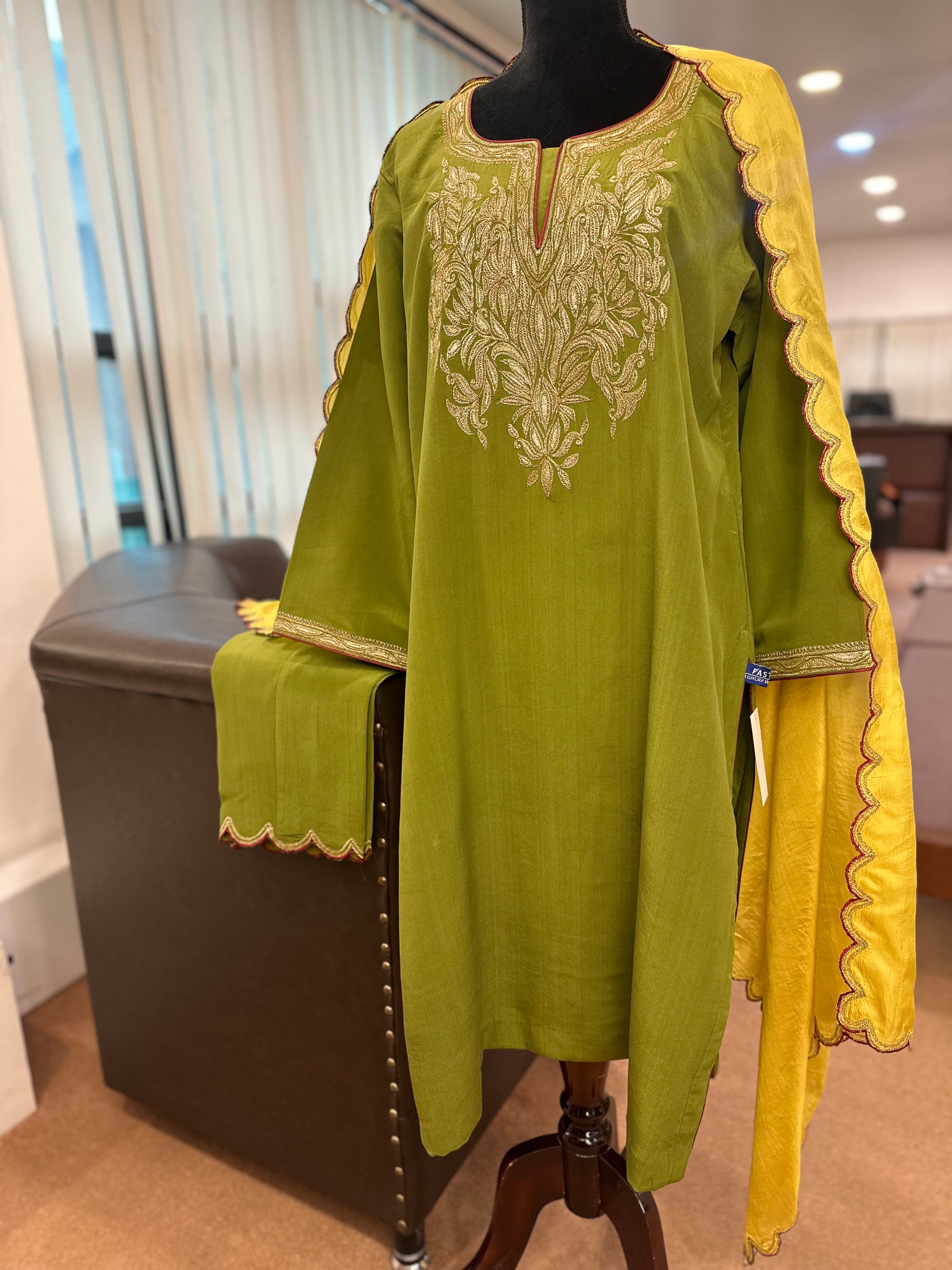 Purecrepe 3 piece suit mtks798