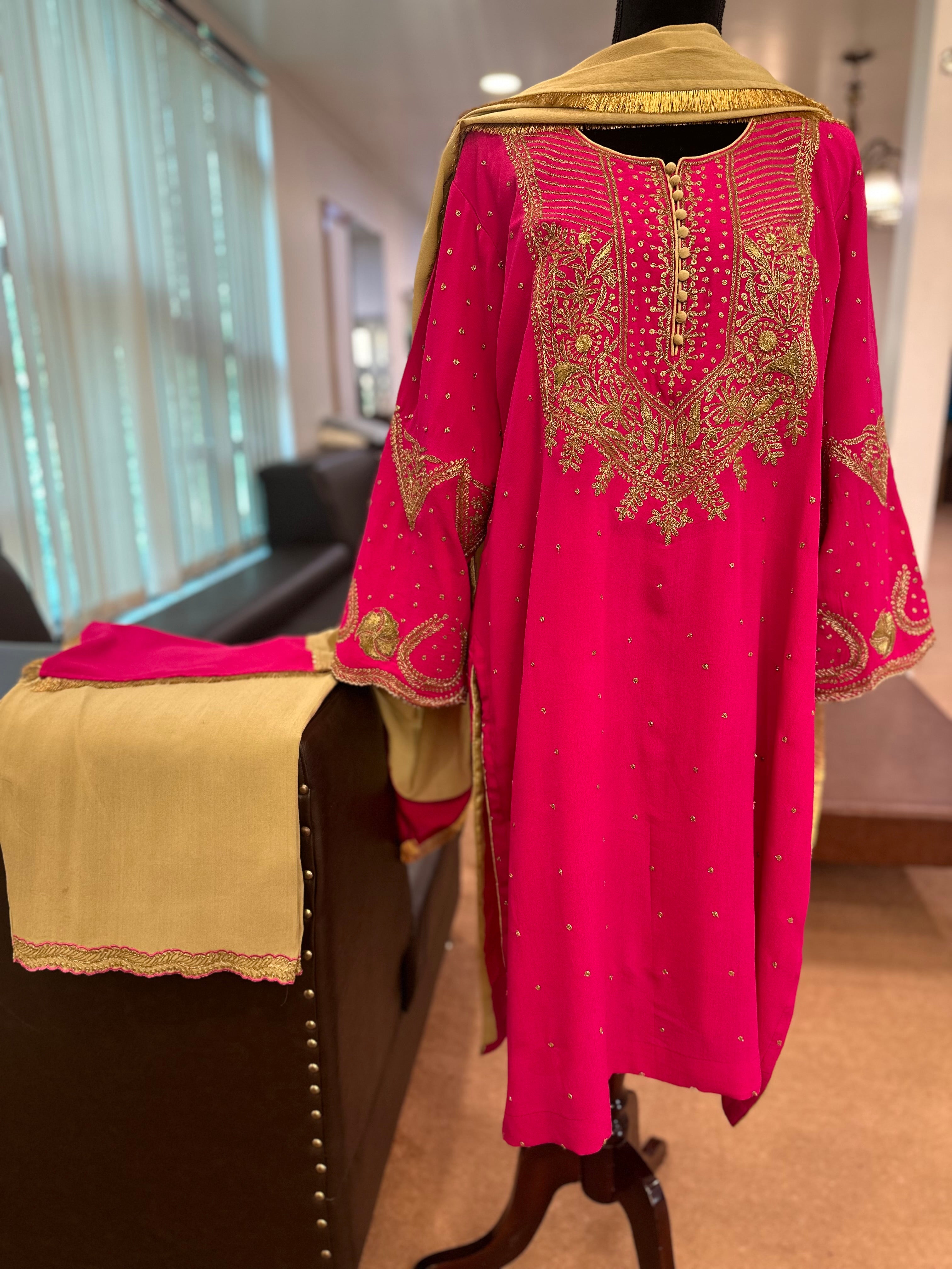 Pure crepe Kashmiri tilla work suit mtks779