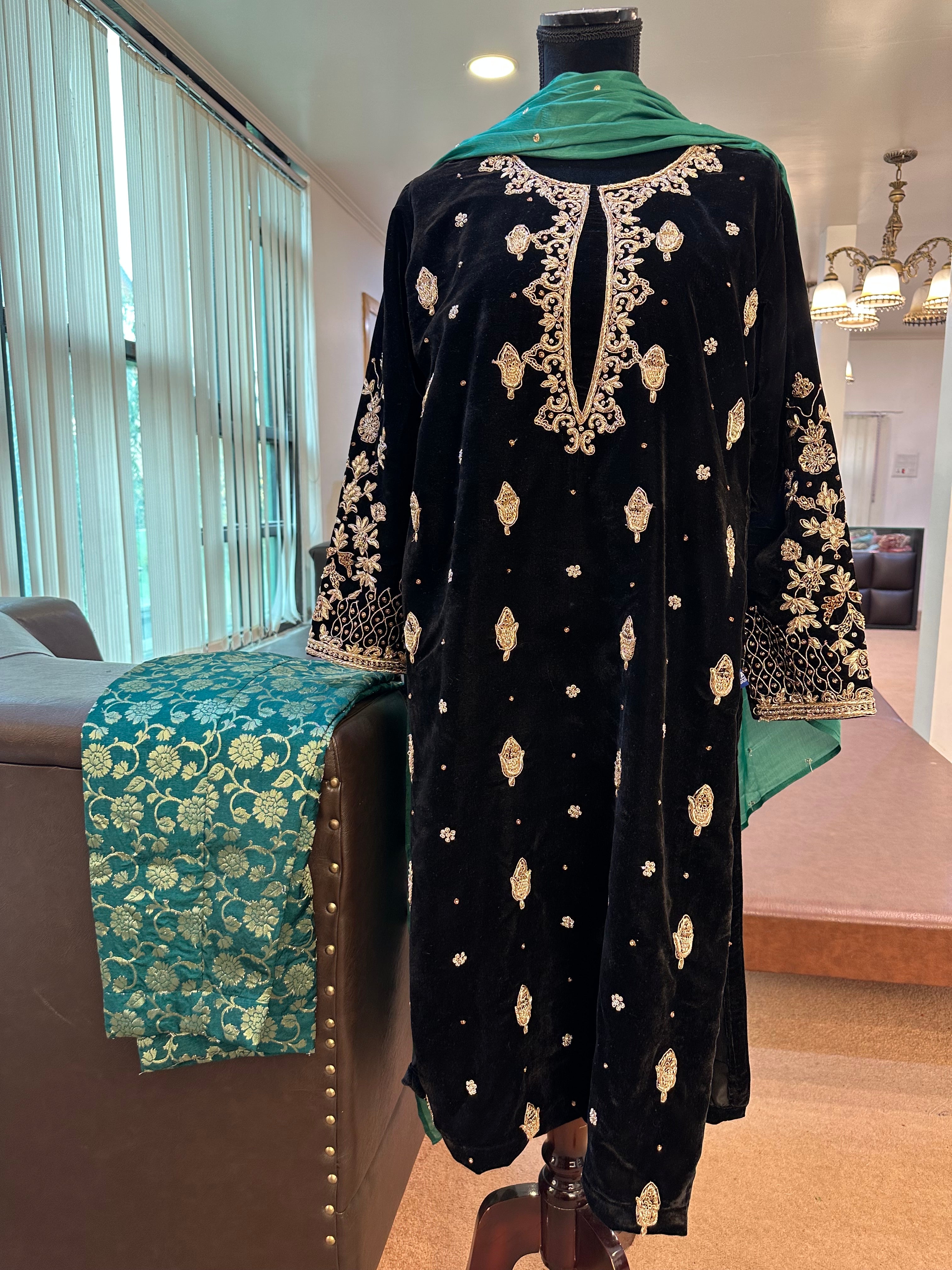 Handembroidered kurta set pbks666