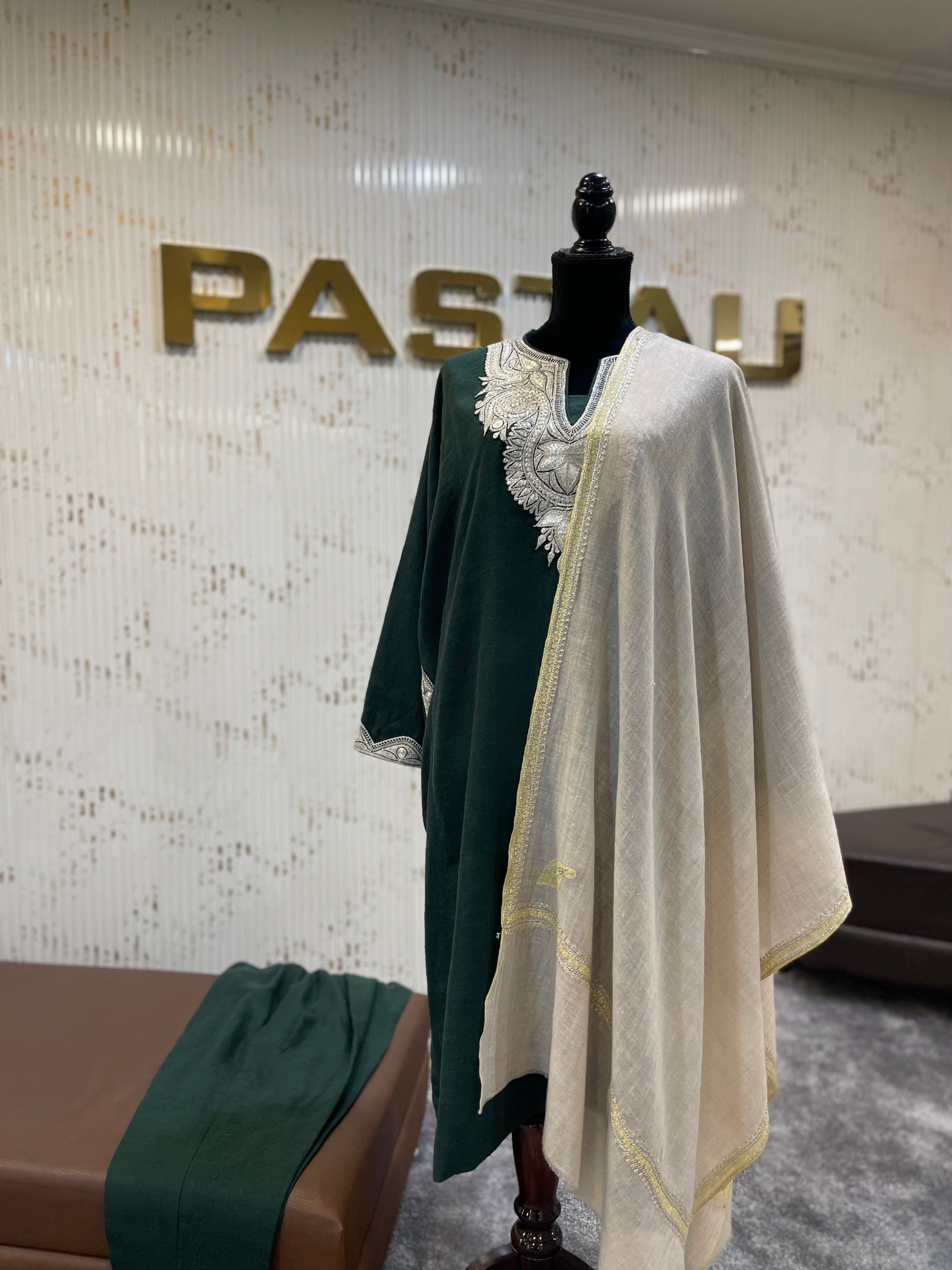 Purepashmina blend handtilla pheran set pwb507