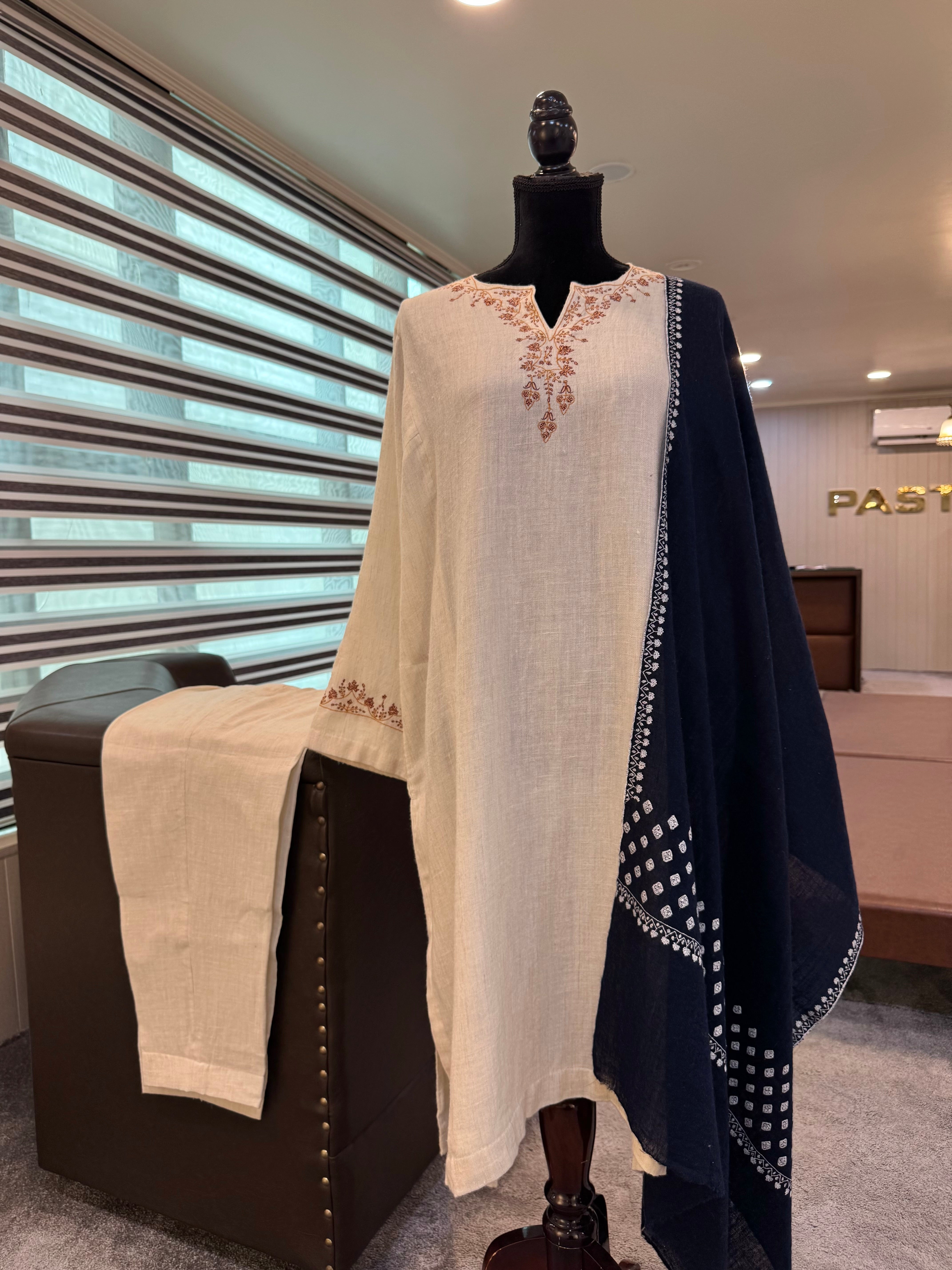 Ivory Cream Pashmina Blend 2-Piece Suit with Classic Hand Sozni Needlework pwb570