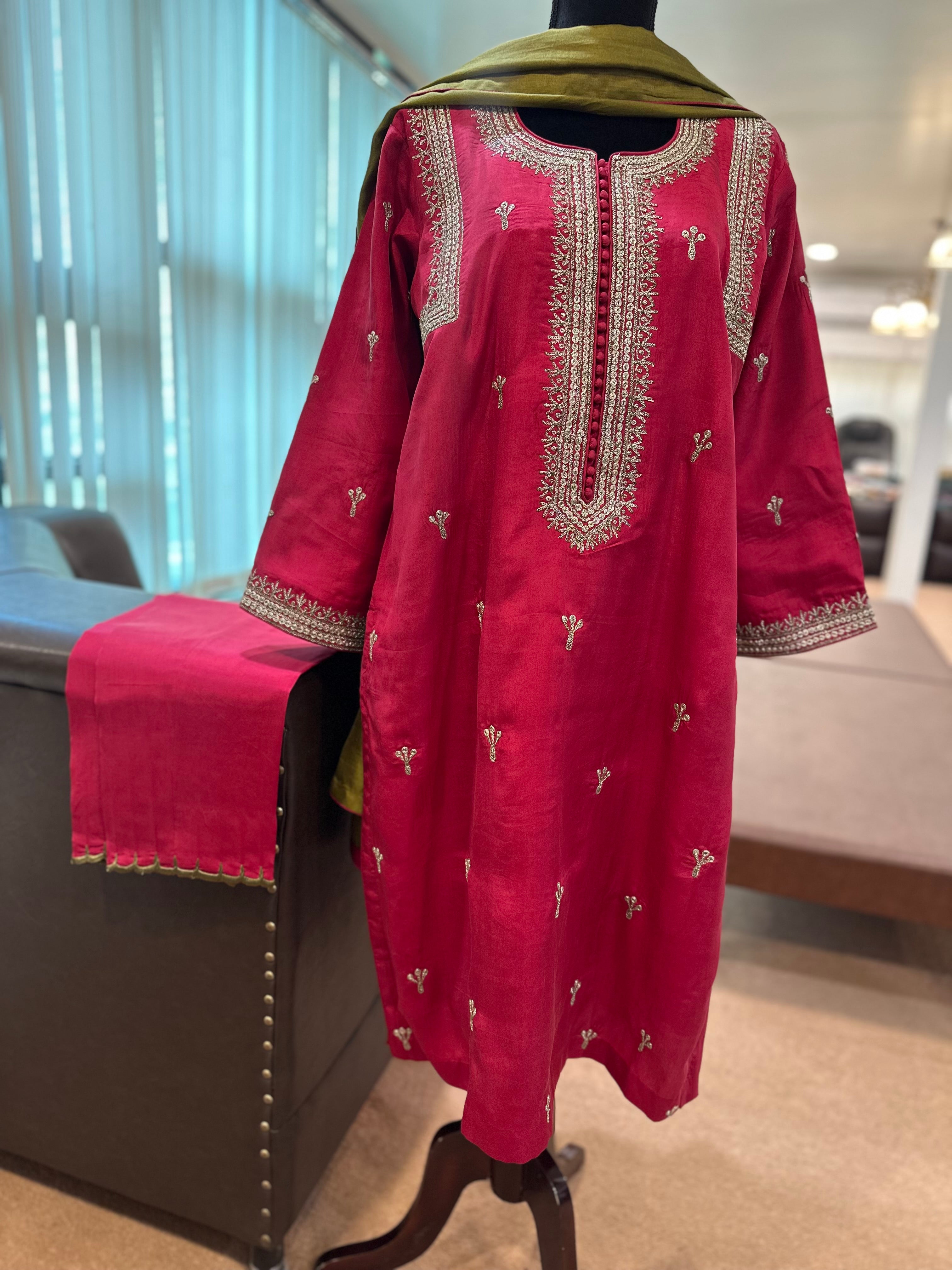 Puresilk 3 piece suit mtks791