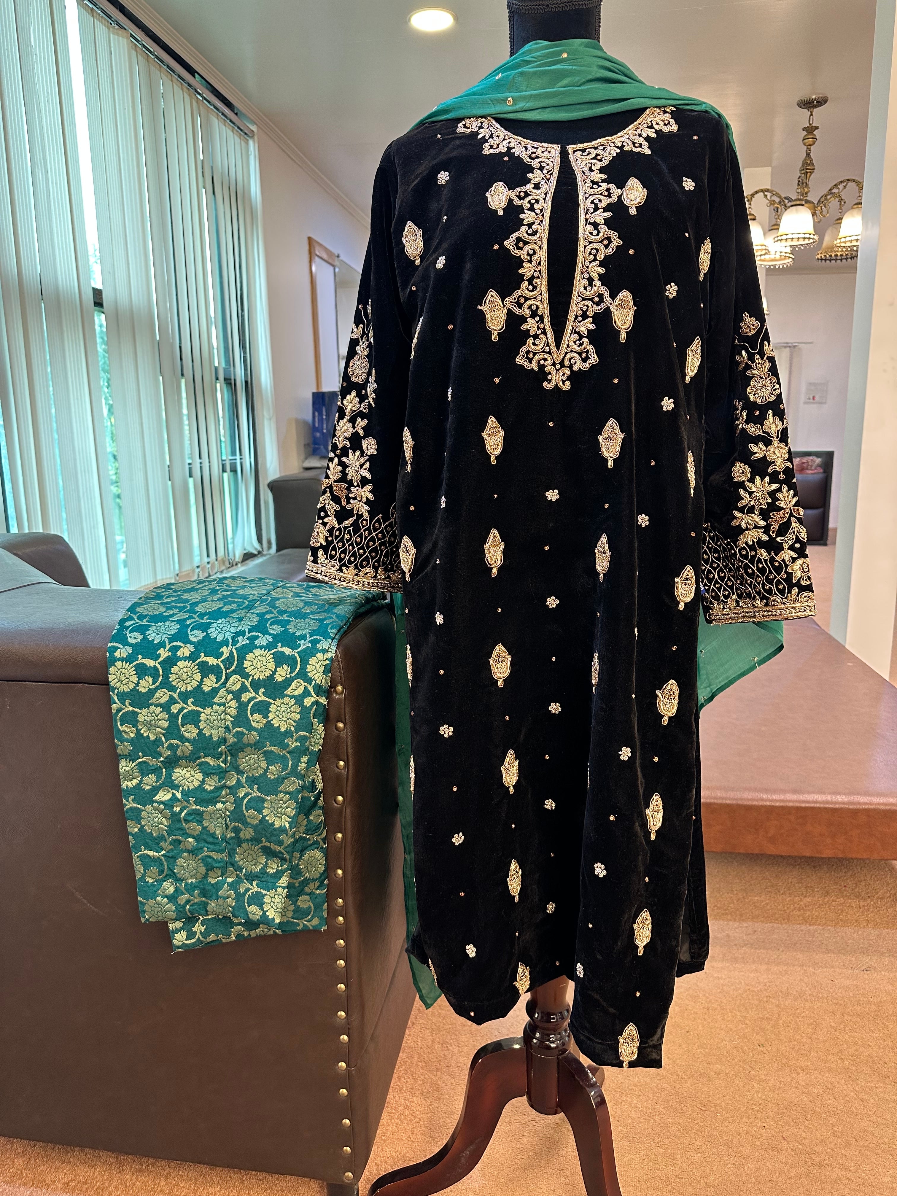 Handembroidered kurta set pbks666