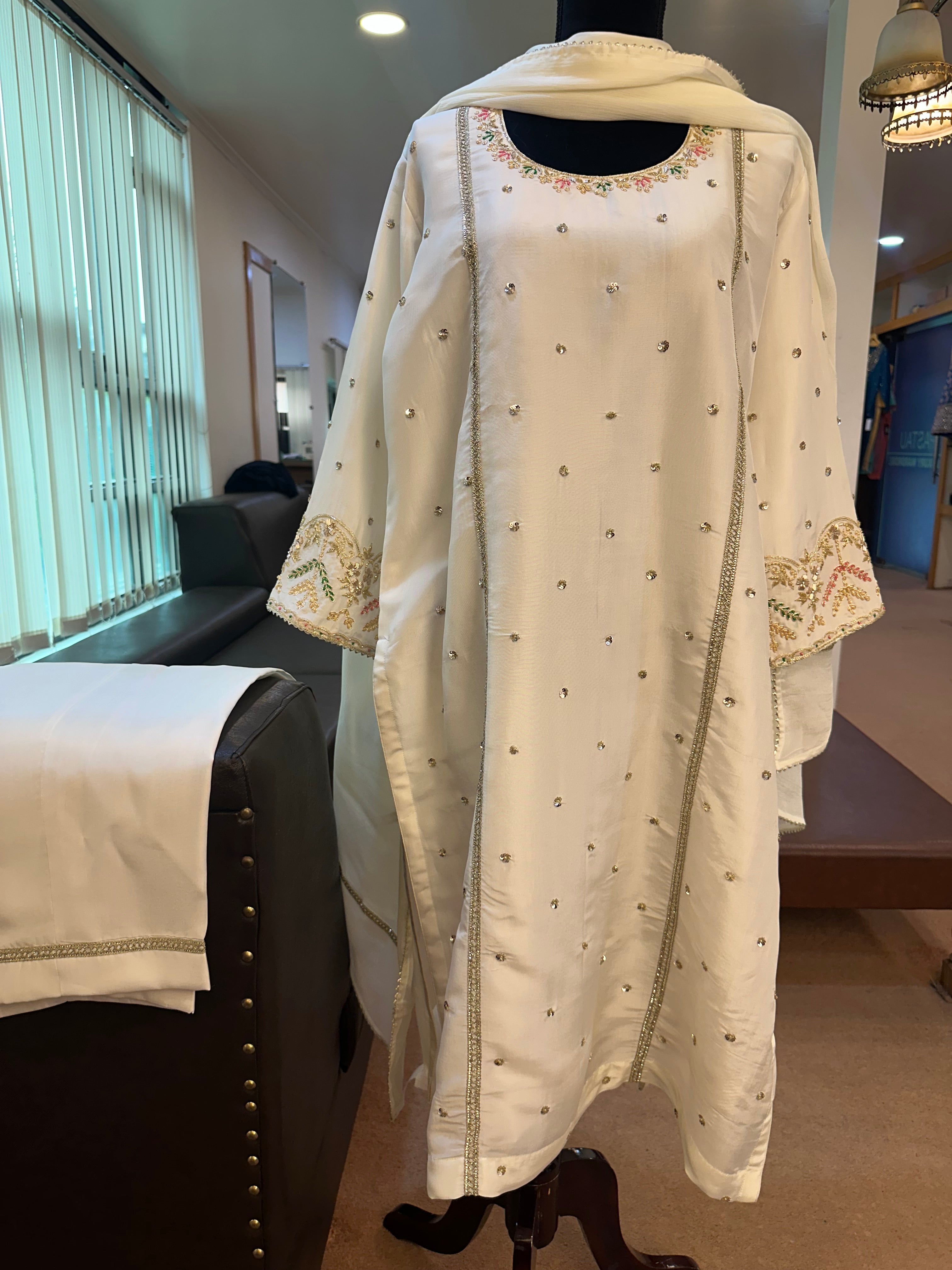 Handwork 3 pc suit pbks834