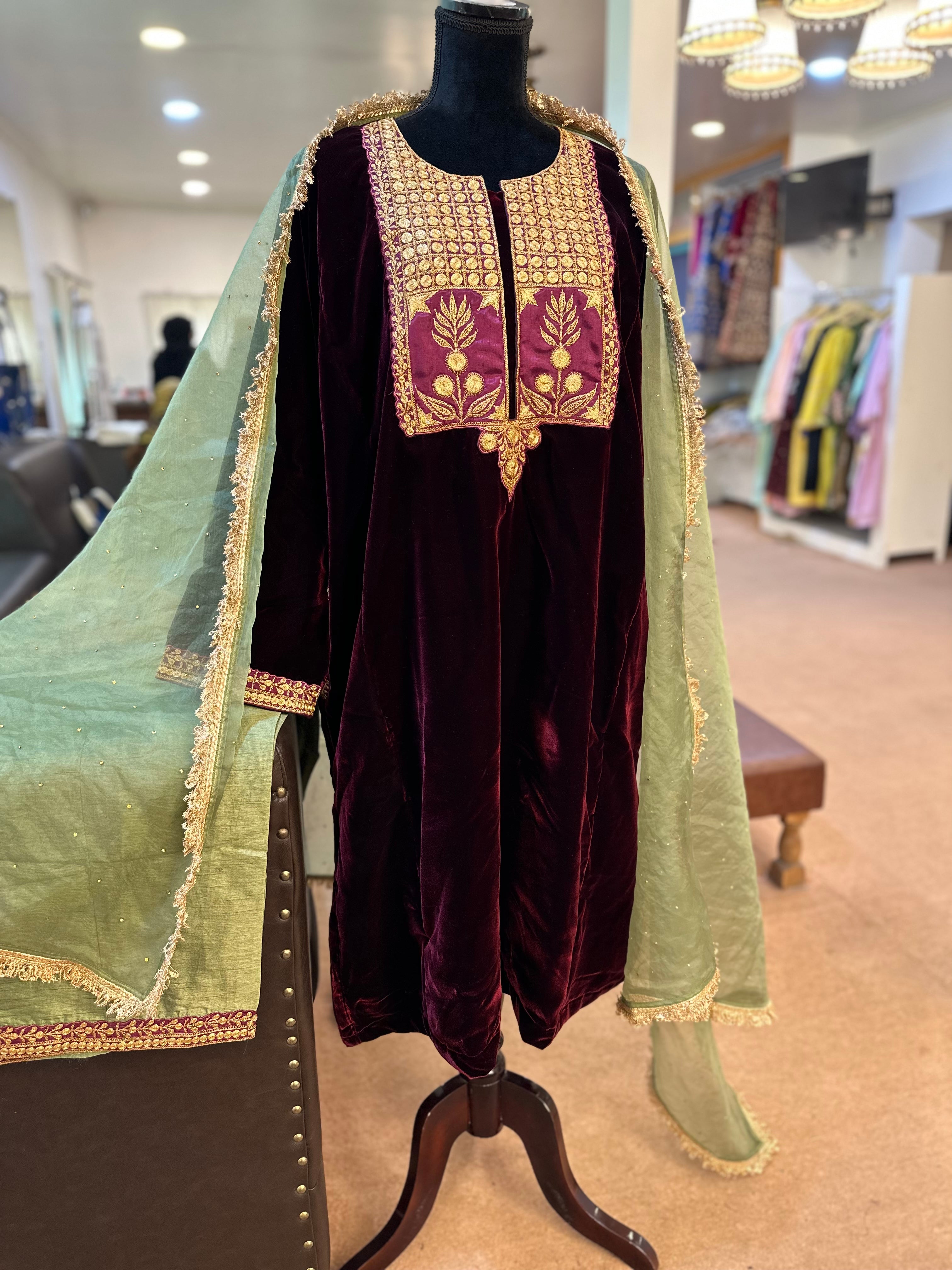 Tilla pheran set 3pc stitched