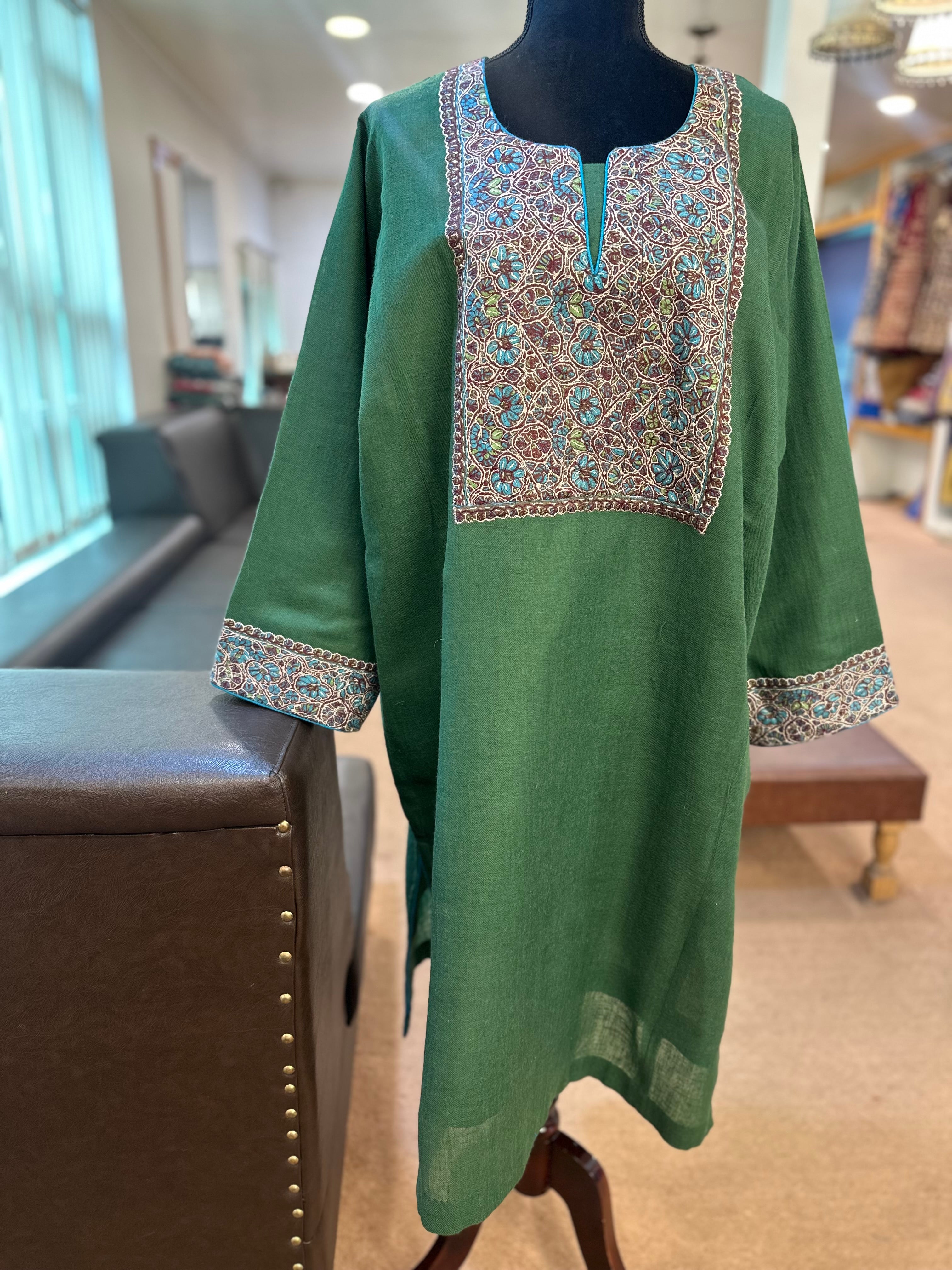 Purepashmina blend pheran with handsozniwork Pwb452