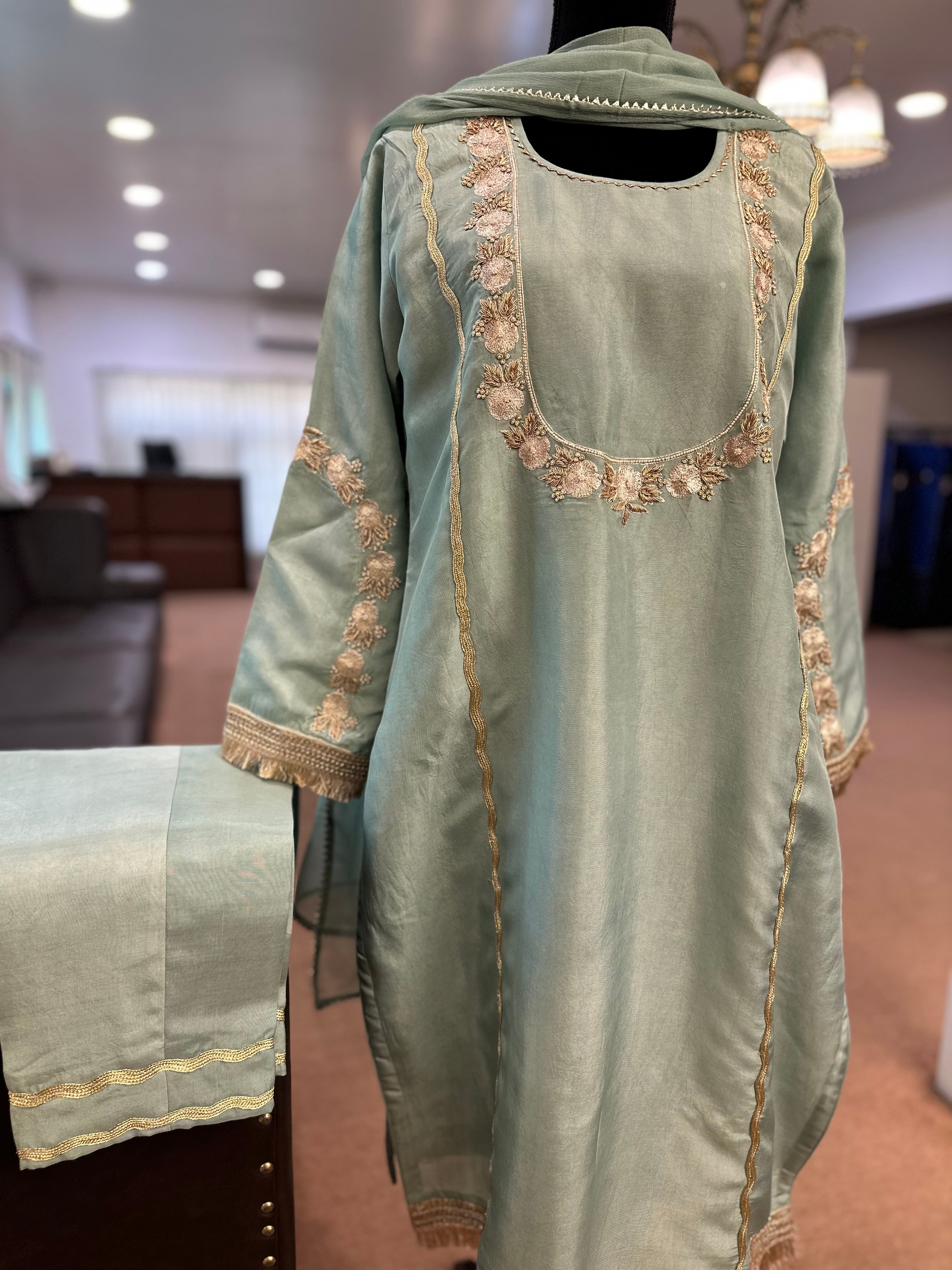 Handembroidered 3 piece suit pbks798