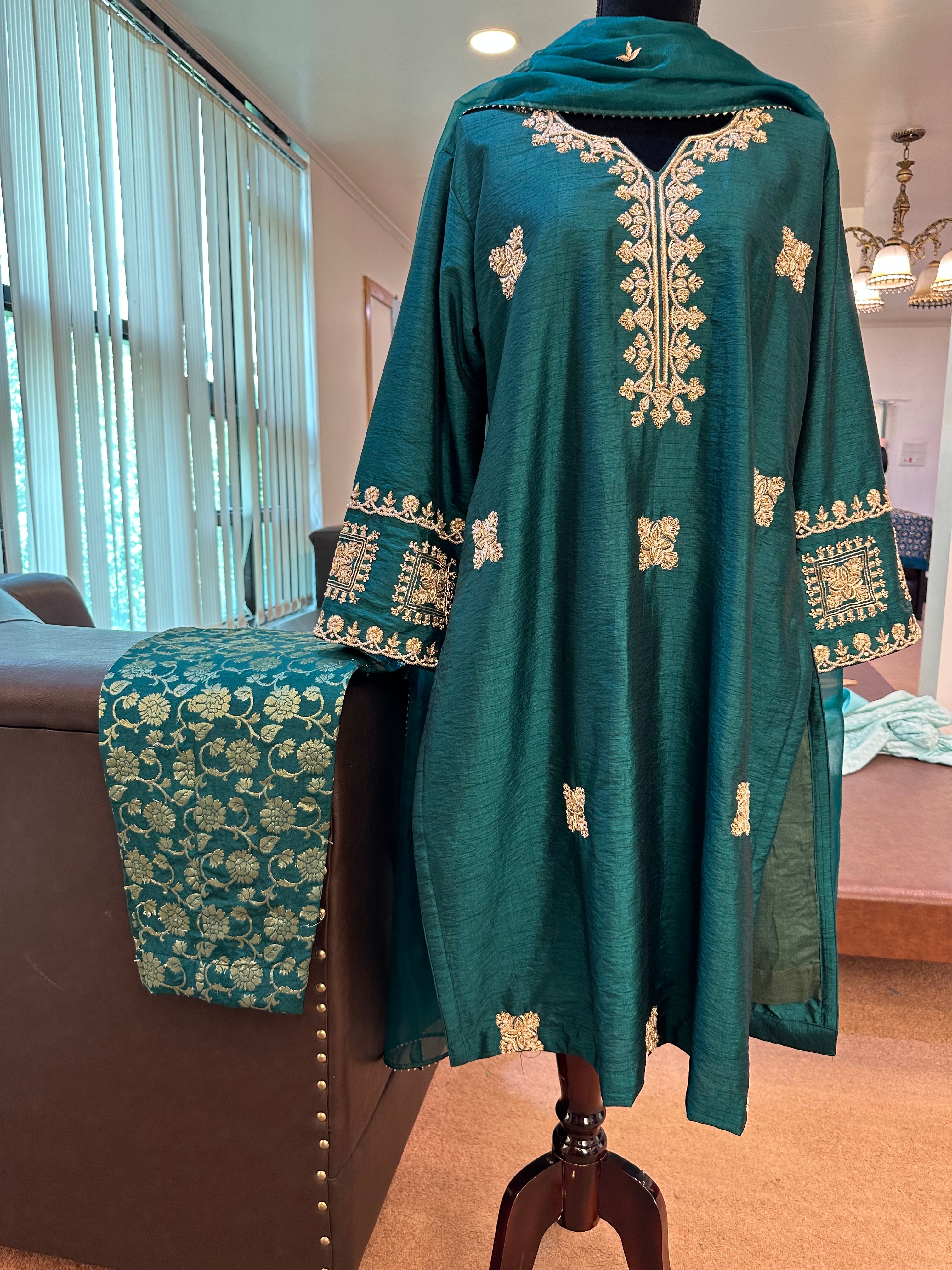 Handembroidered kurta set 3 piece