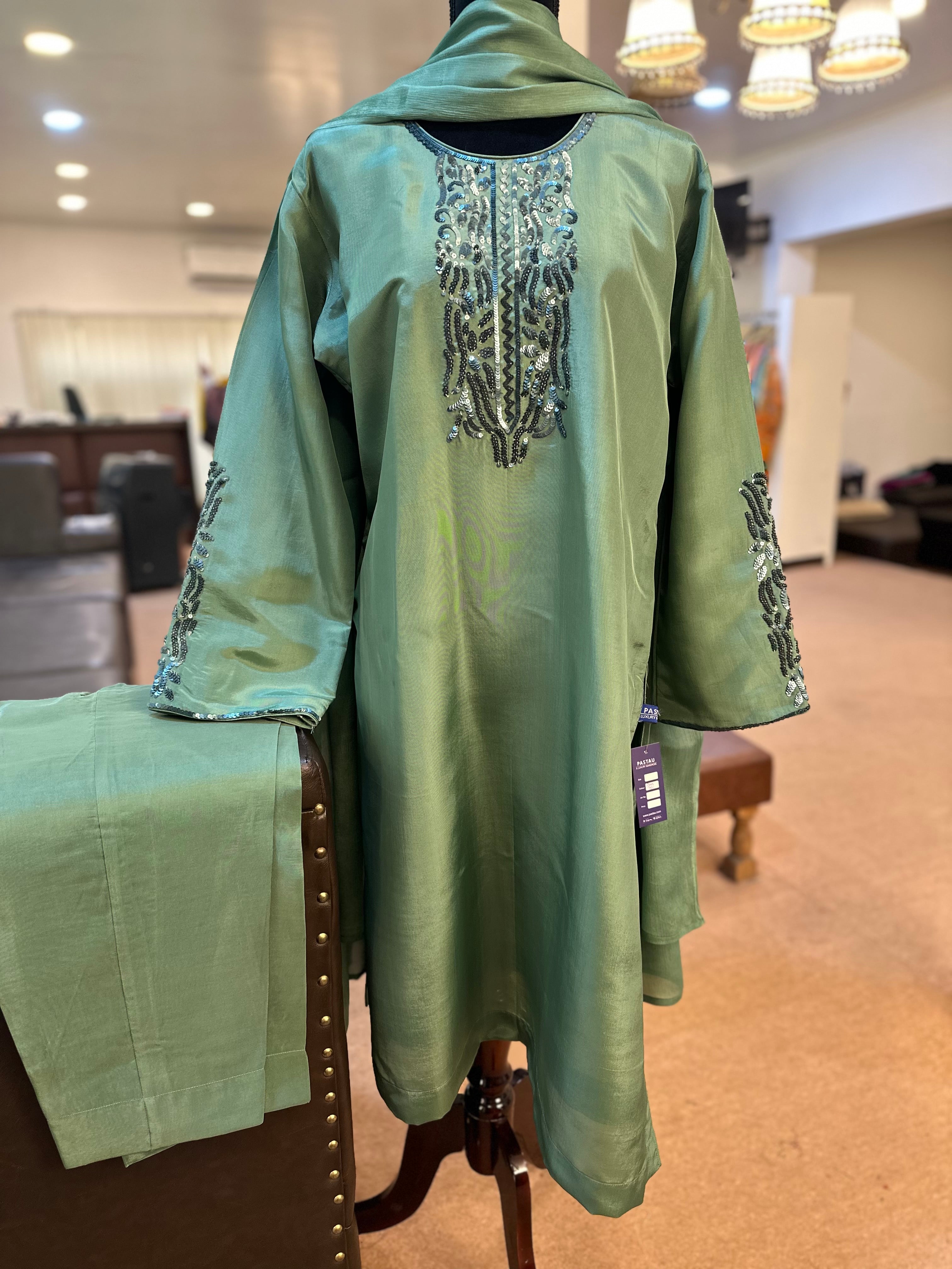 Hand embroidered kurta set 3pc pbks781