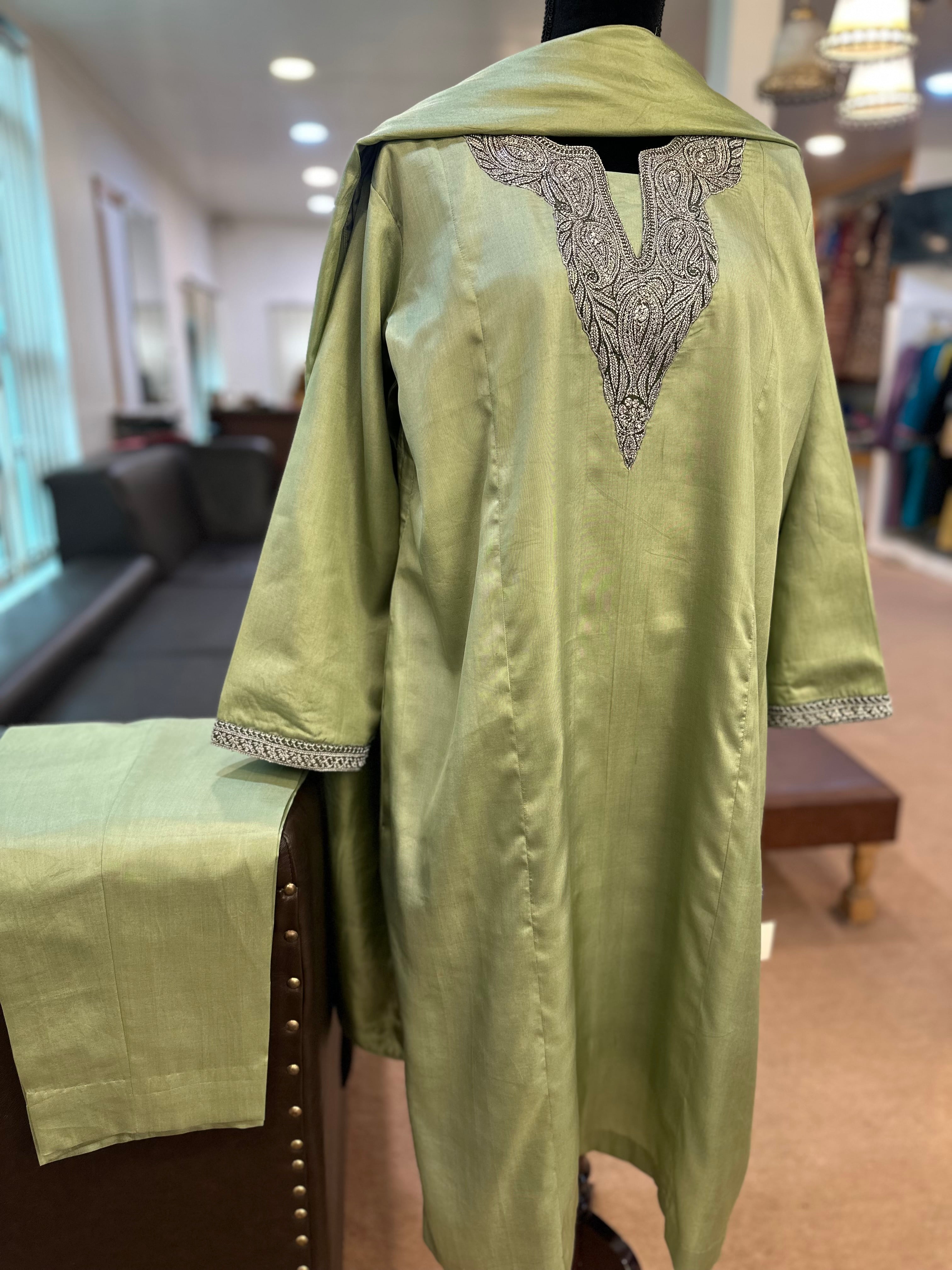 Puresilk Handtilla suit 3 piece