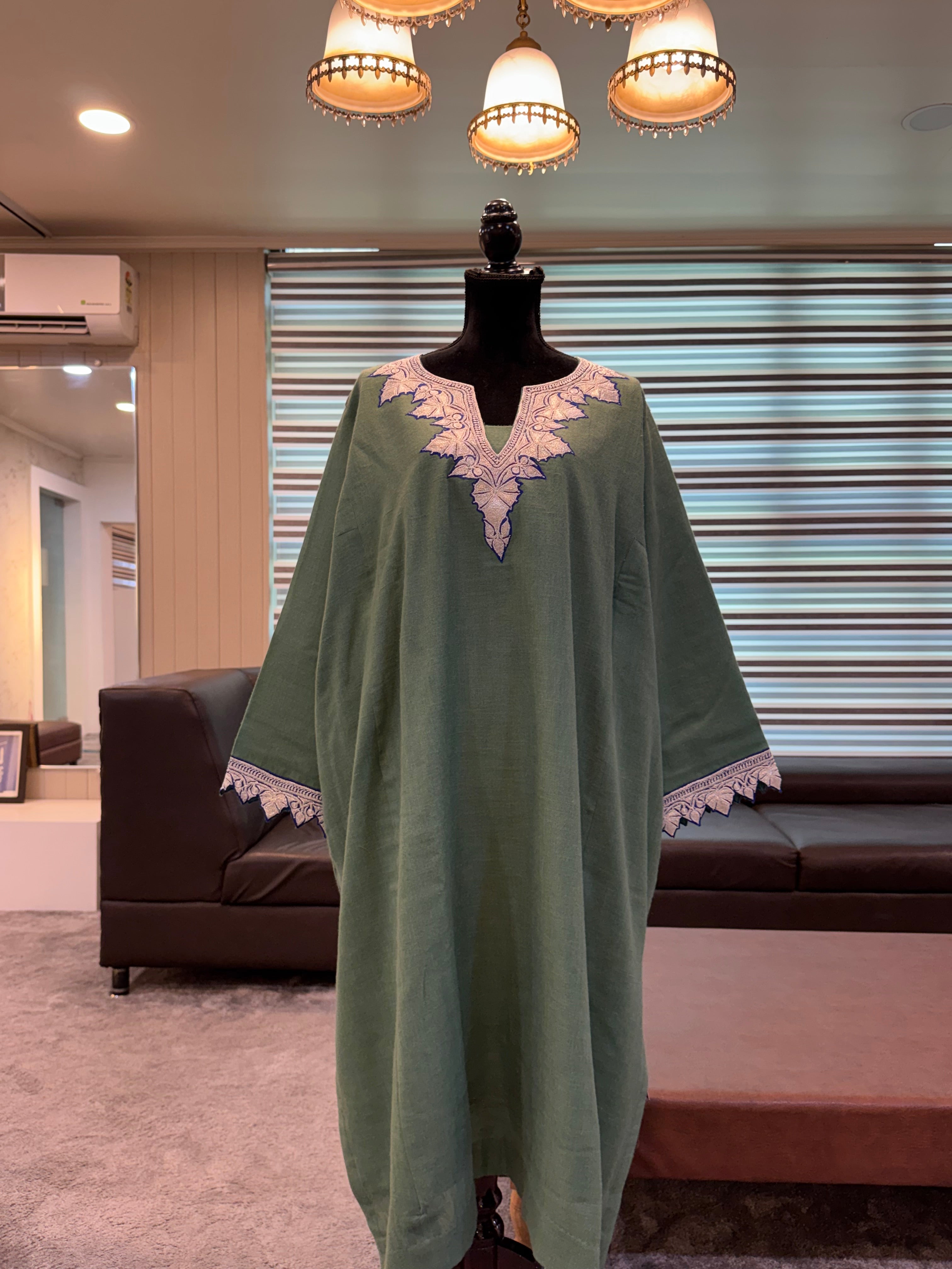 Purepashmina blend pheran with handtilla pwb582