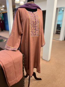 Purepashmina blend hand sozni pheran set 2pc pwb369