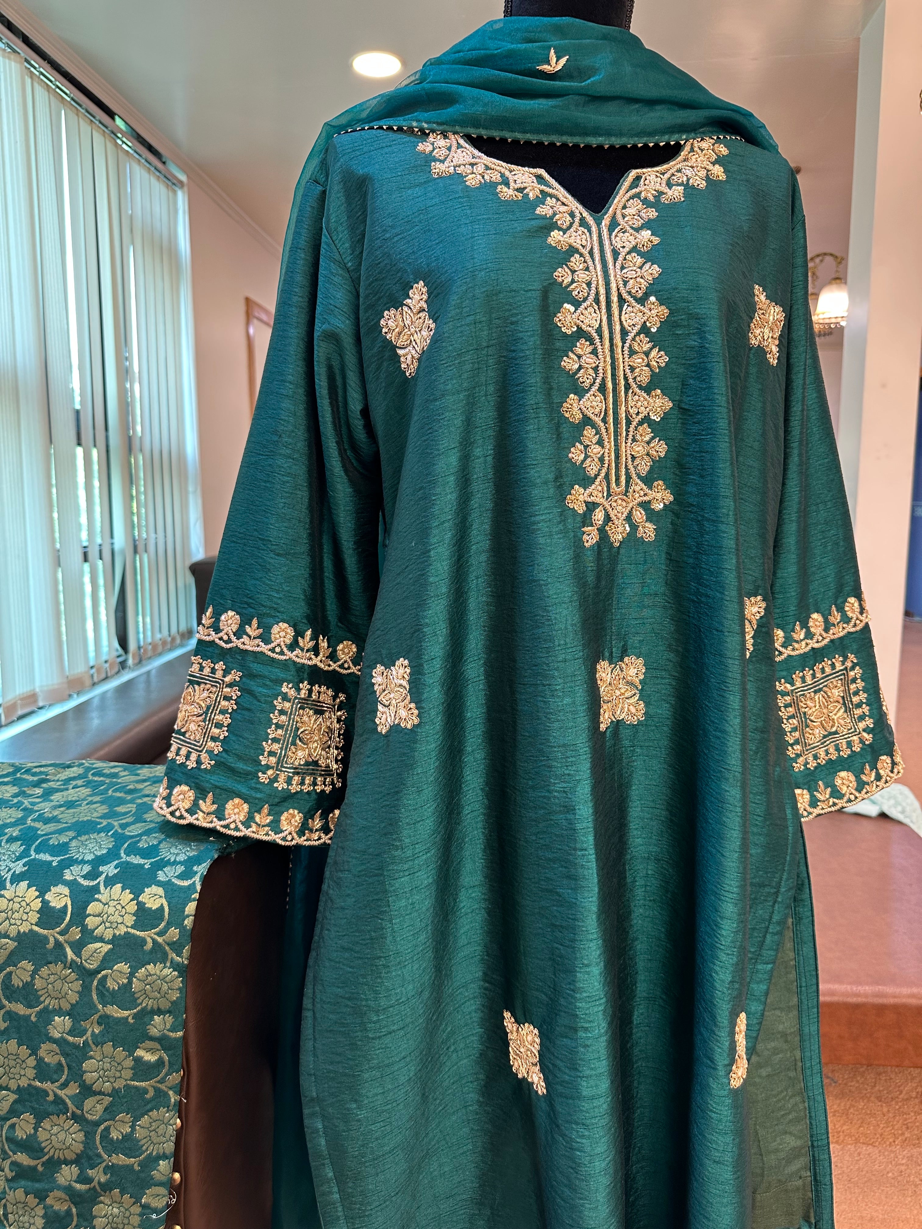 Handembroidered kurta set 3 piece