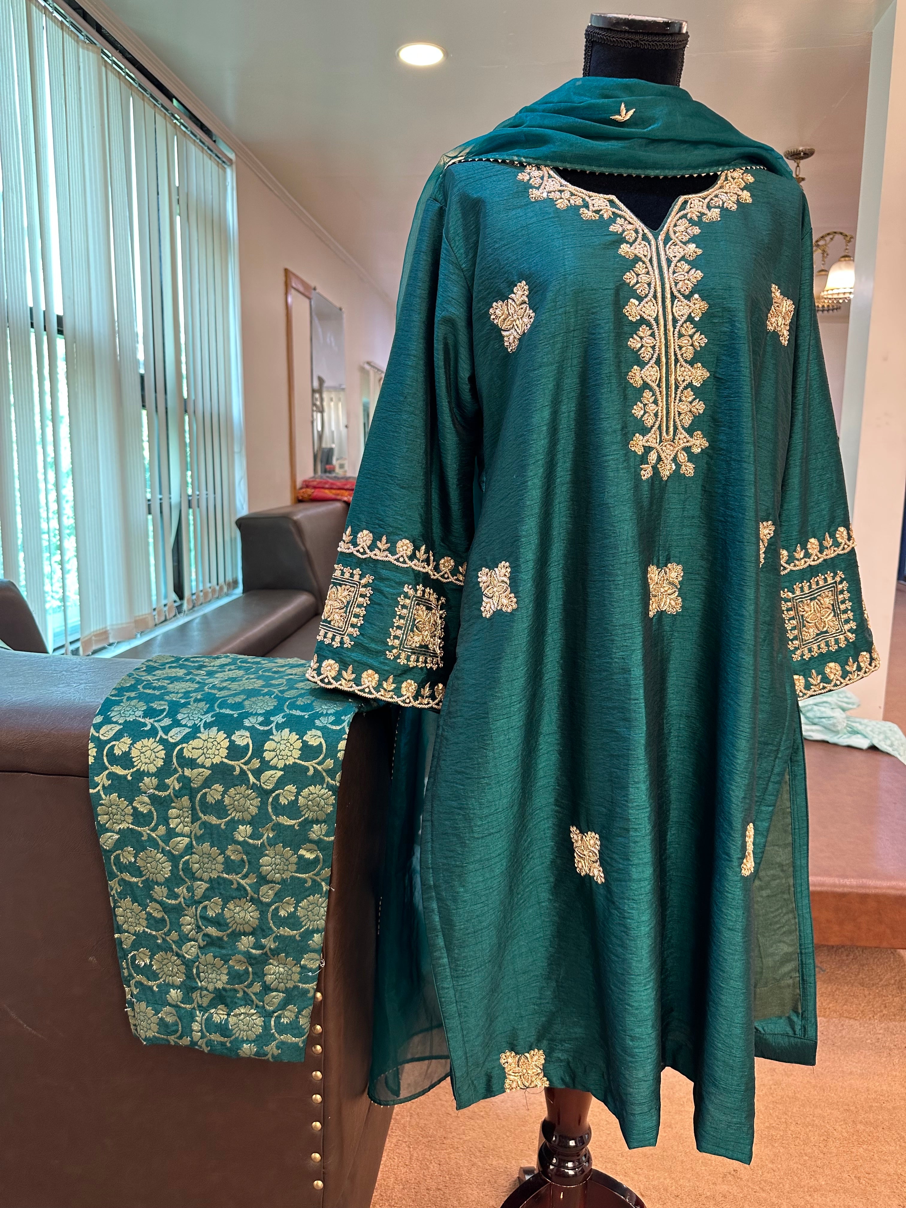 Handembroidered kurta set 3 piece