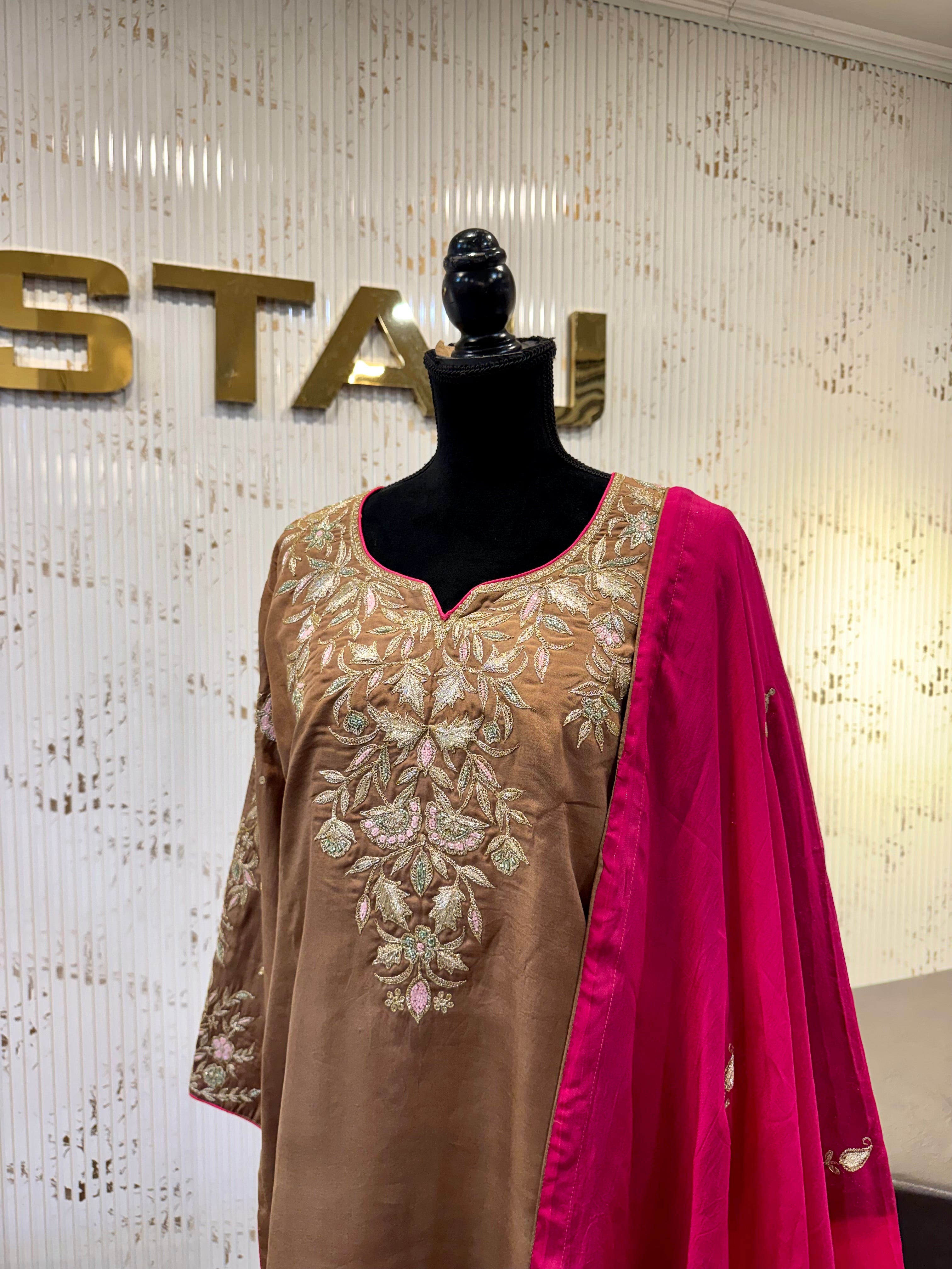 Puresilk tilla and handwork suit mtks874