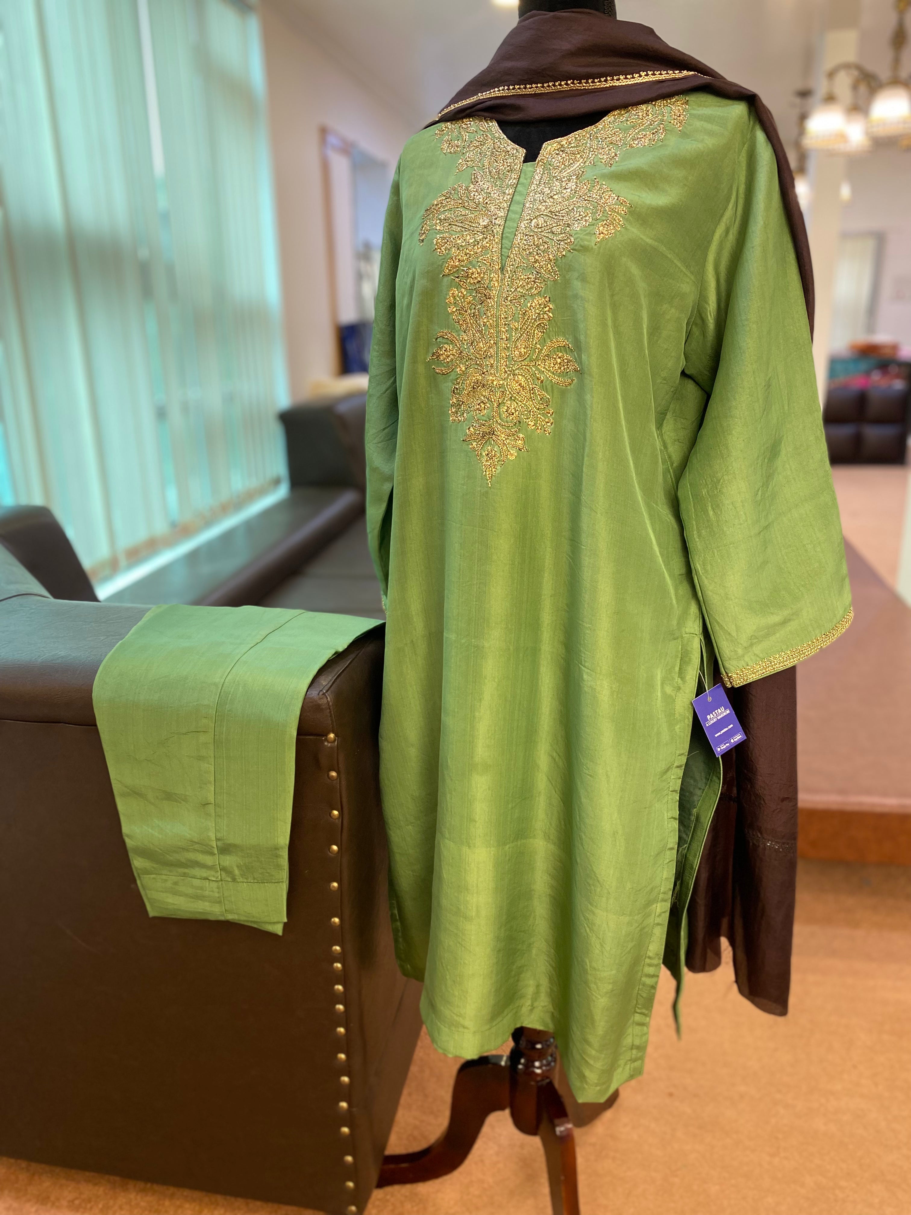 Hand Tilla pure silk suit