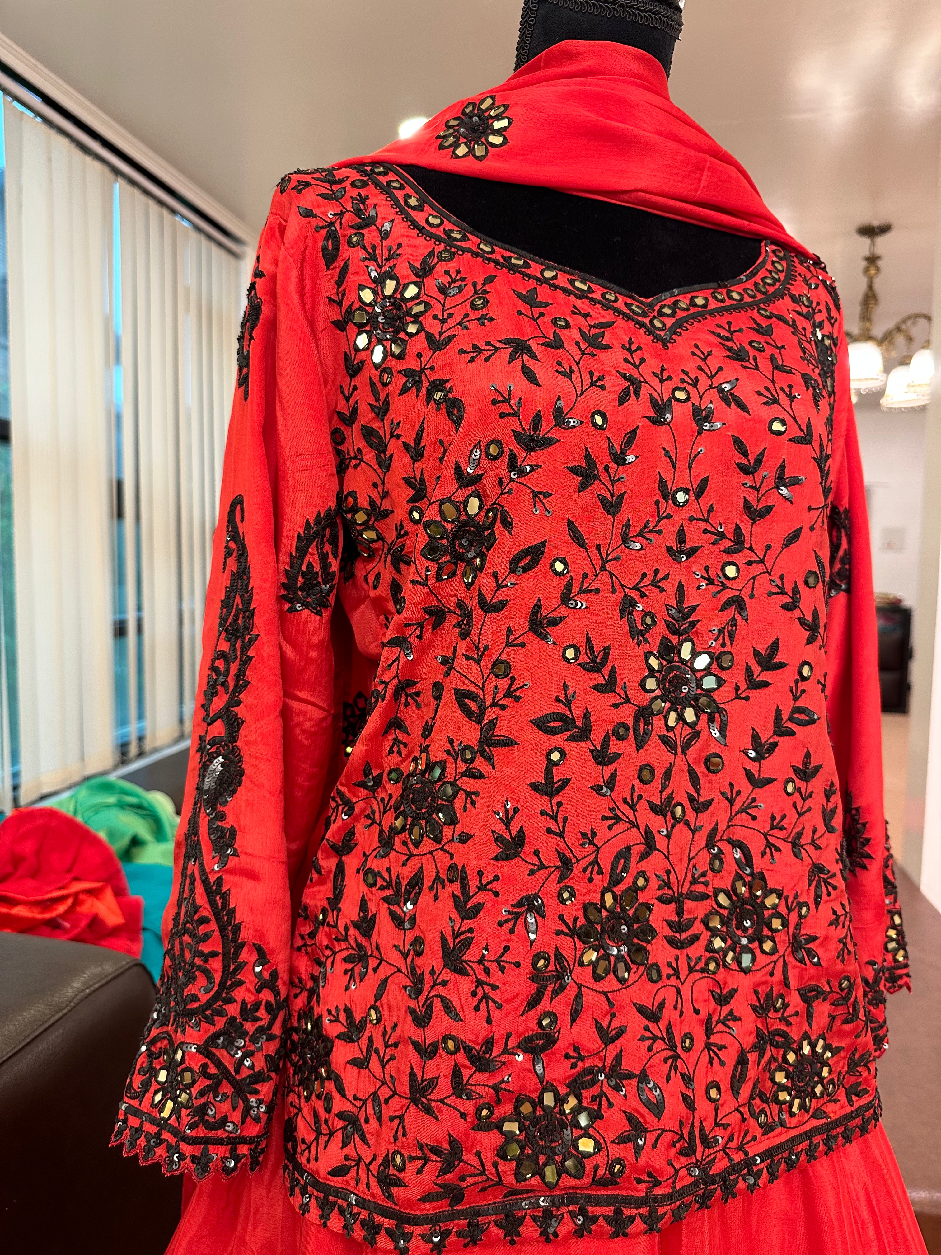 Handembrodiered dress