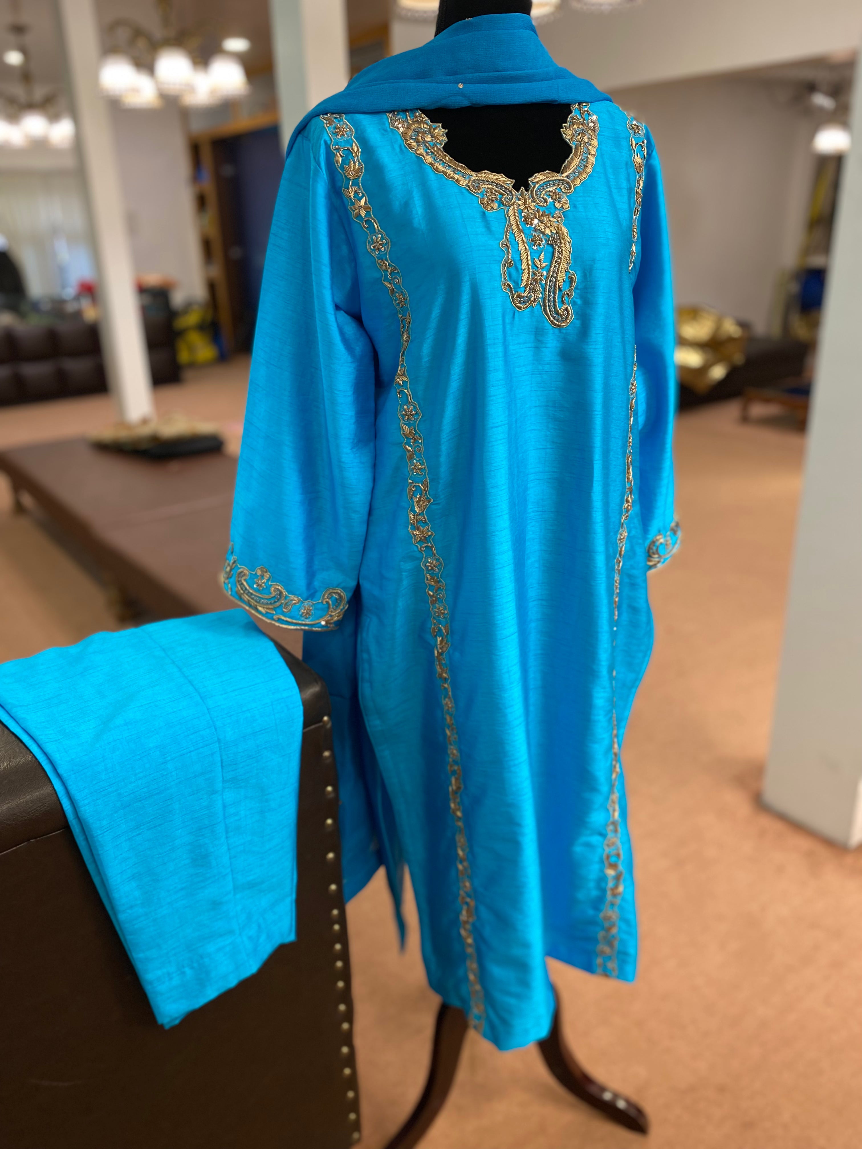 Handembroidered dress 3pc stitched