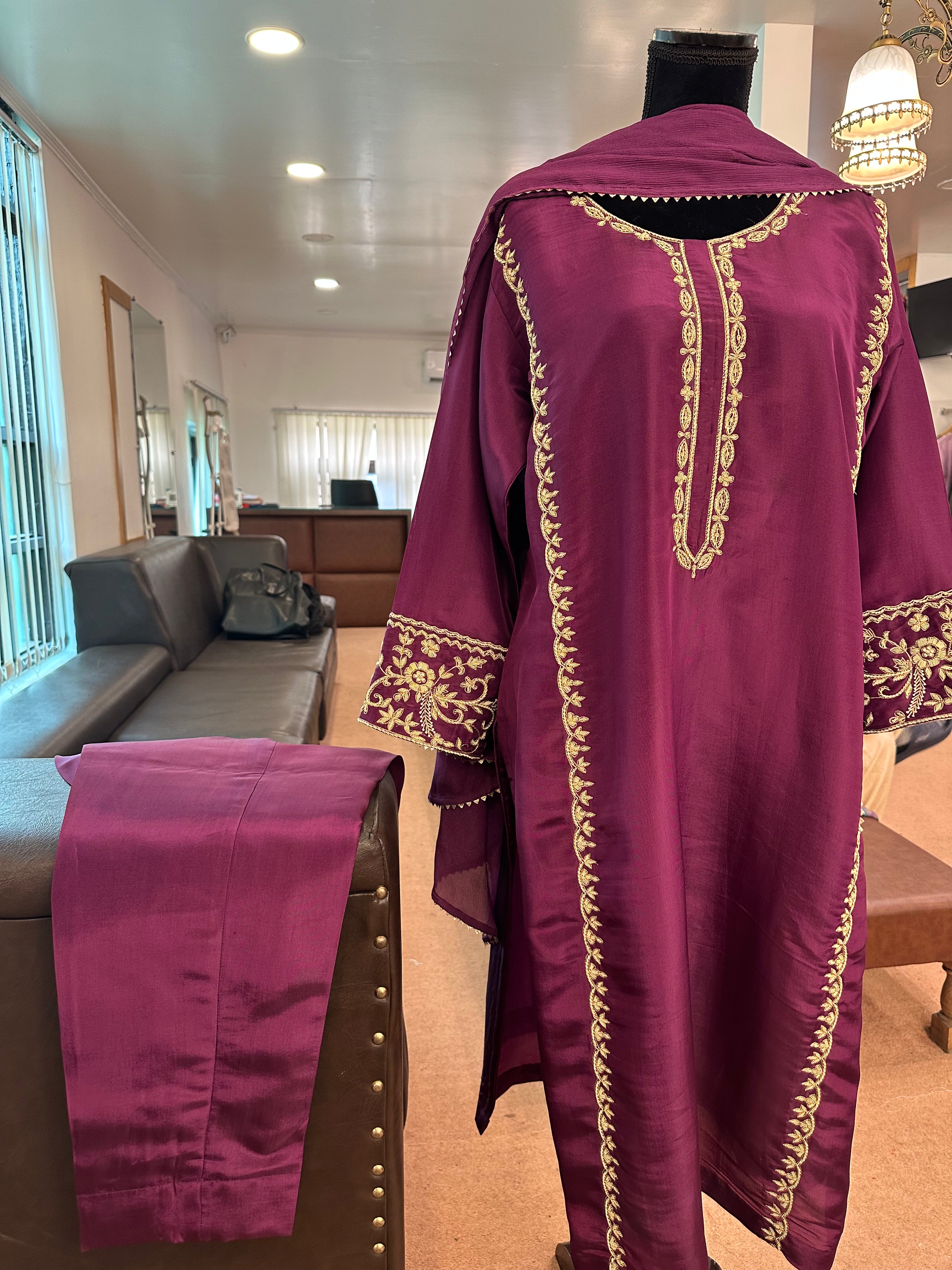 Handembroidered Kurta set pbks384