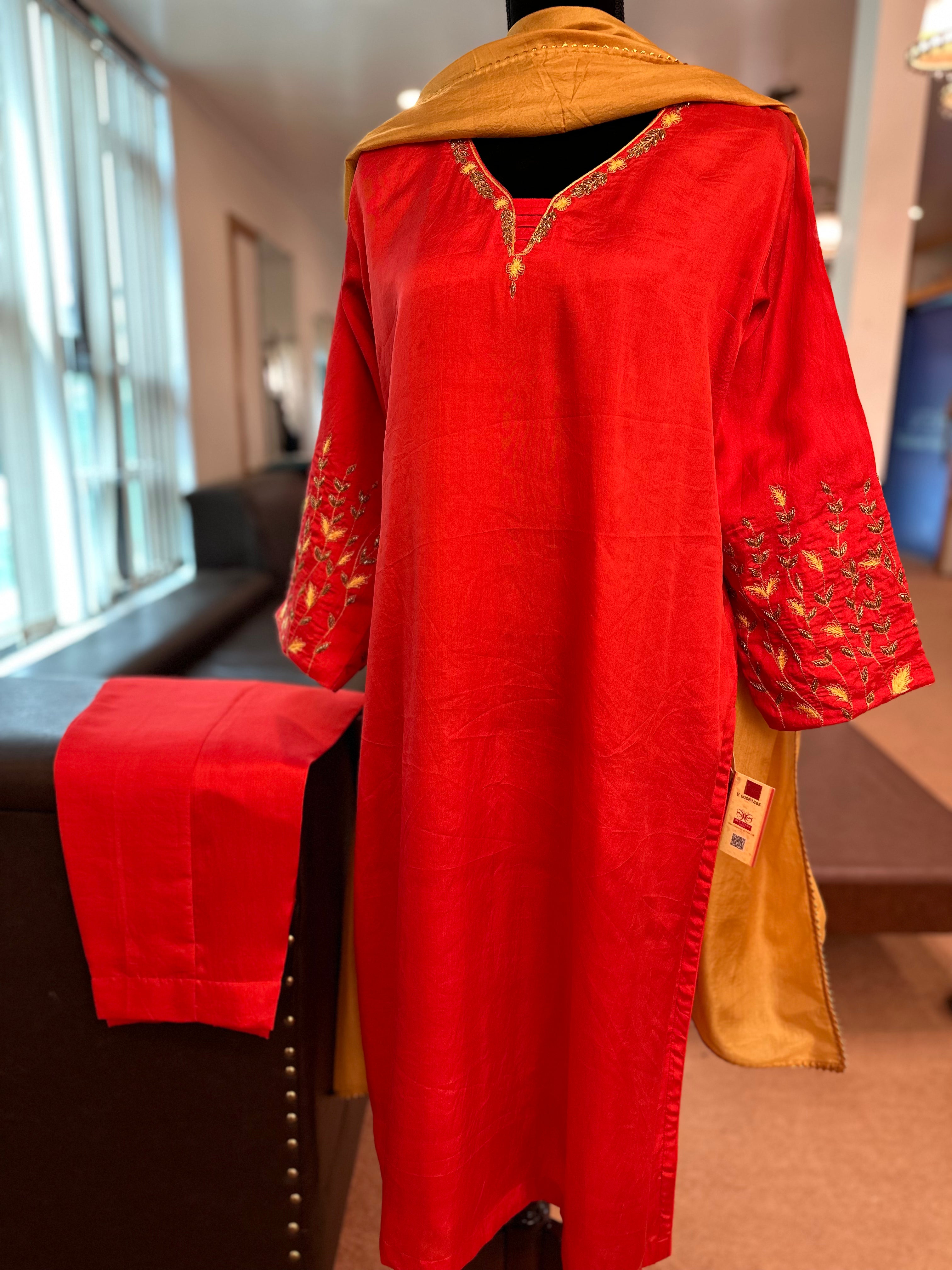 Handembroidered puresik dress