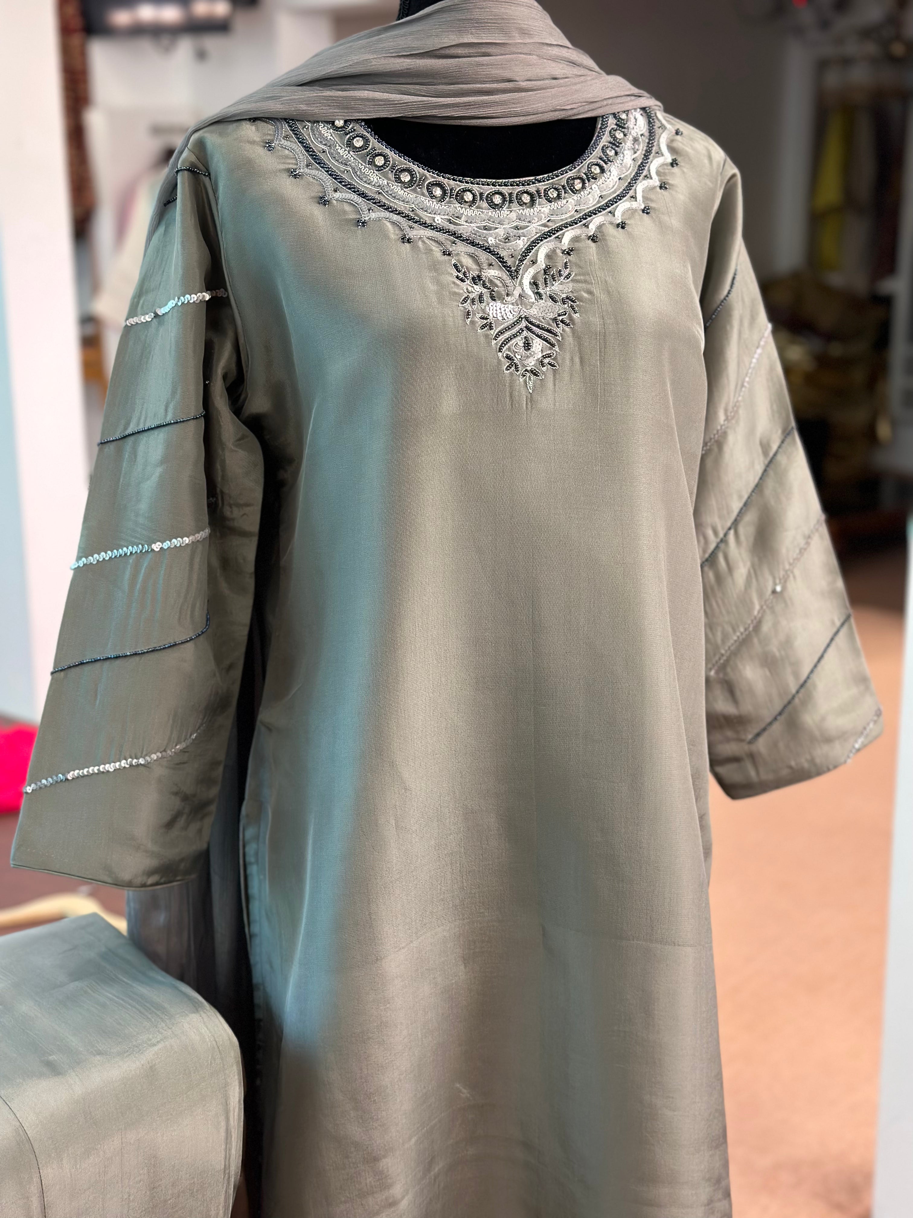 Hand embroidered 3pc suit pbks413