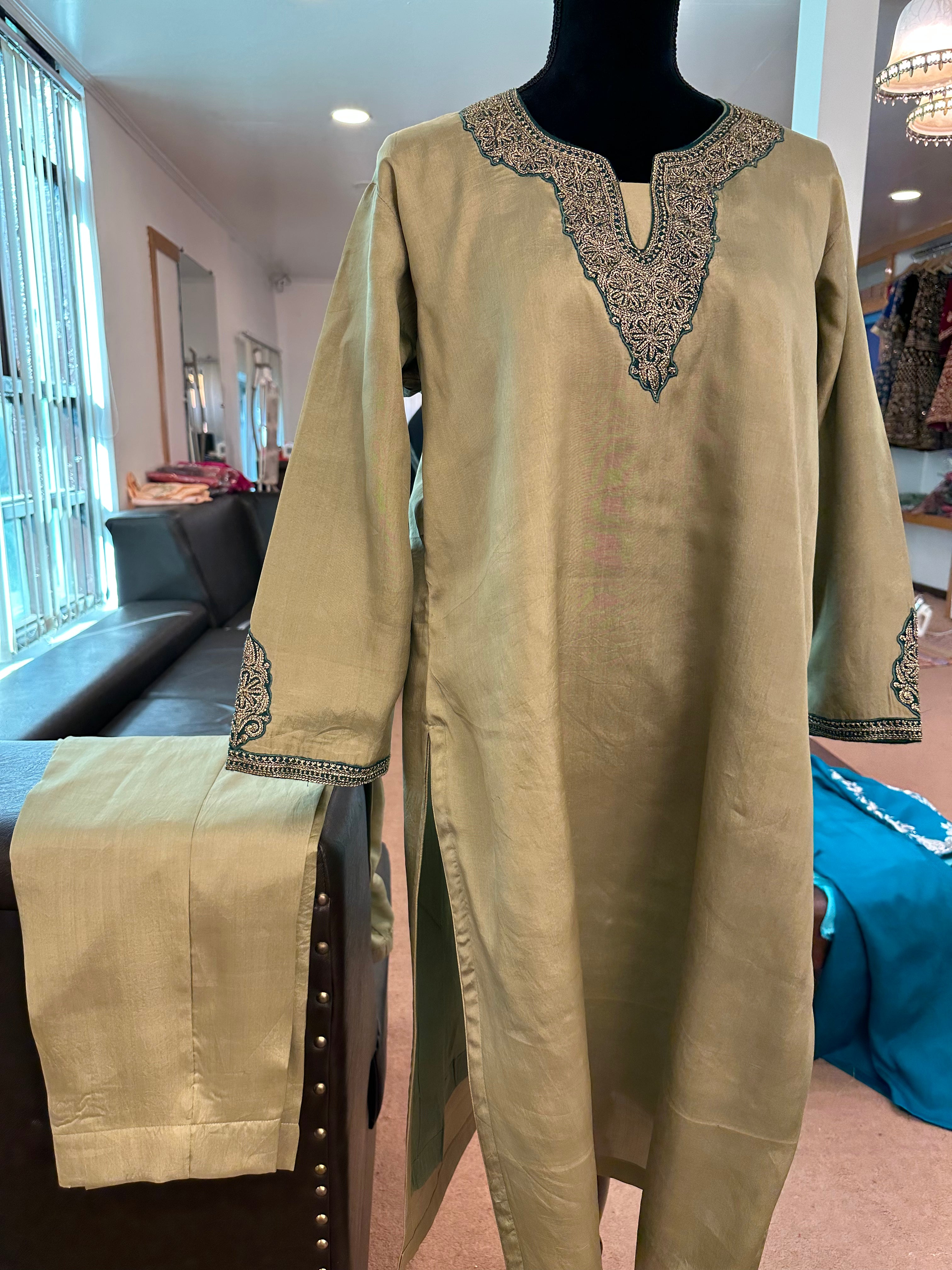 Handtilla puresilk kurta set 2 piece